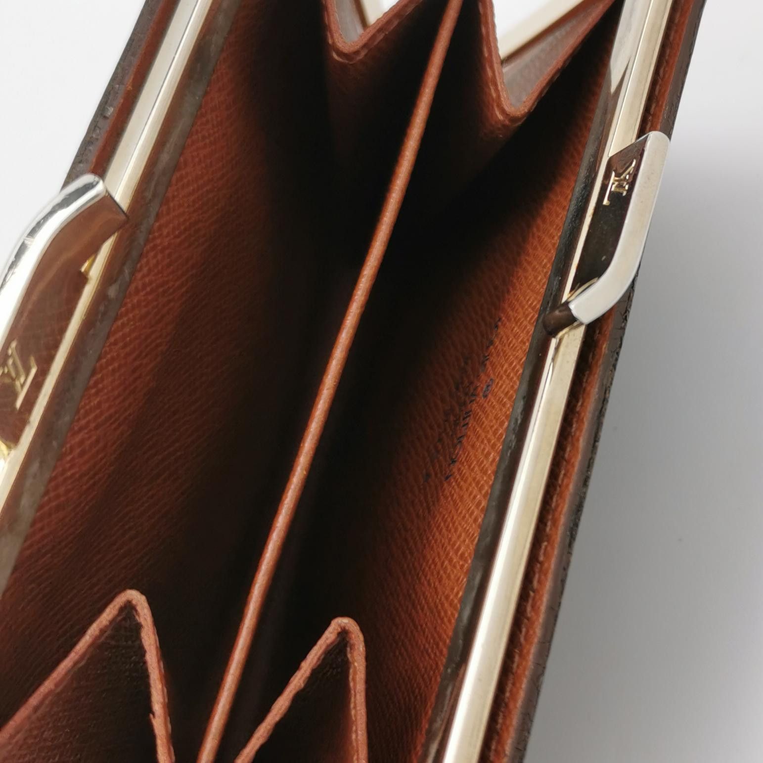 Louis Vuitton Louis Vuitton (LV) Old Fashioned Wallet Small Leather Goods Size ONE SIZE - 4 Thumbnail