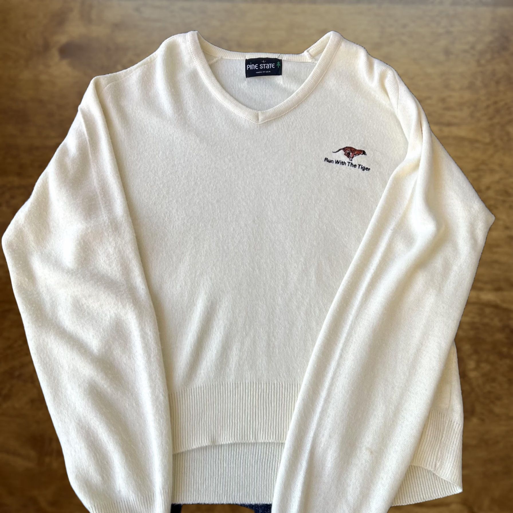 Vintage VINTAGE Pine State Sweater Mens Large White Run With The Tiger Embroidered Pullover USA Size US L / EU 52-54 / 3 - 1 Thumbnail