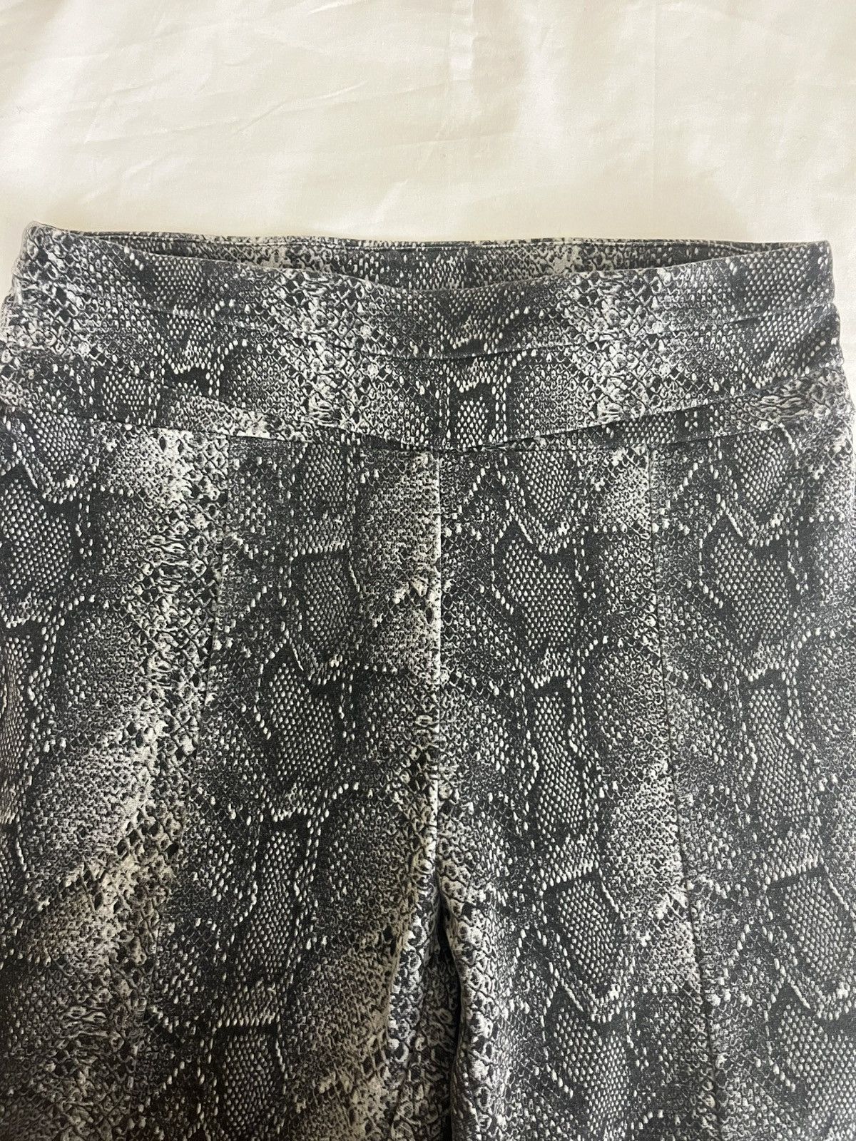 I.N.C INC Concepts Black/White Snake Print Leggings Size 28" / US 6 / IT 42 - 3 Thumbnail