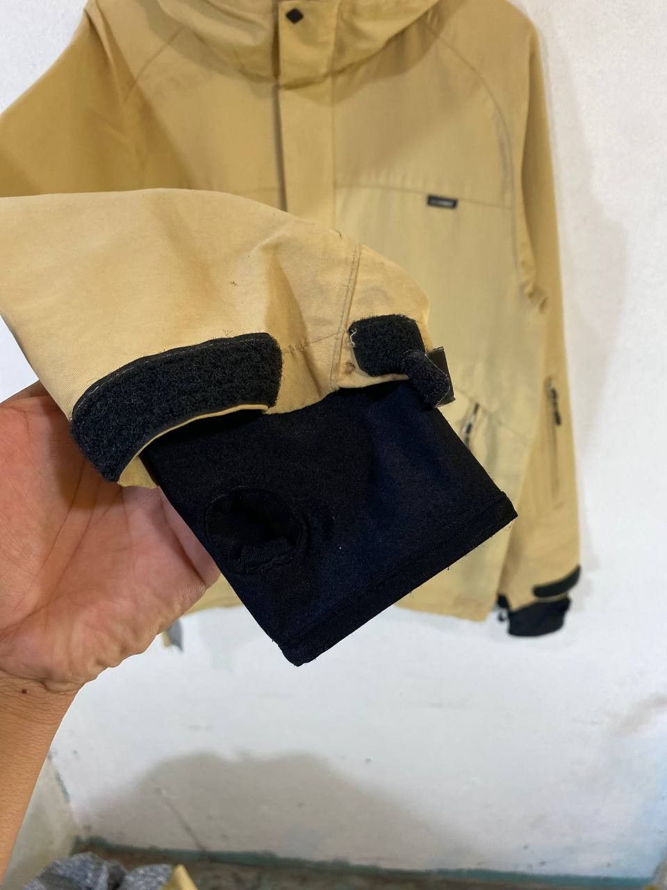 Goretex neon element waterproof jacket very nice design Size US L / EU 52-54 / 3 - 4 Thumbnail