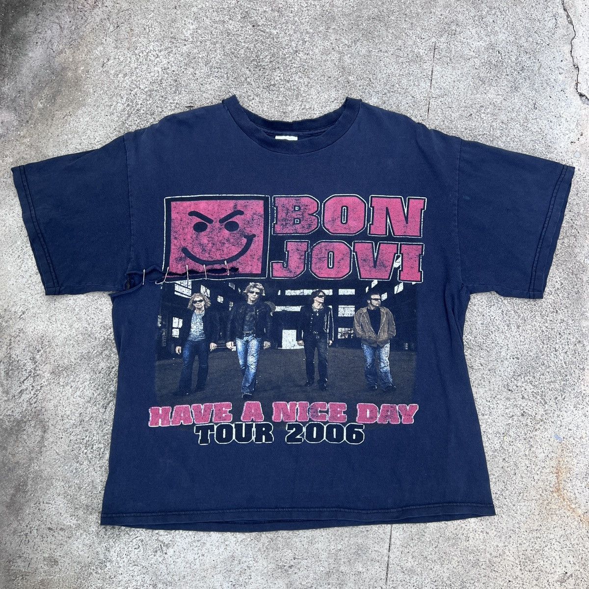 Band Tees Vintage Y2K Bon Jovi Tour Tee Distressed Thrashed Faded Size US L / EU 52-54 / 3 - 11 Thumbnail