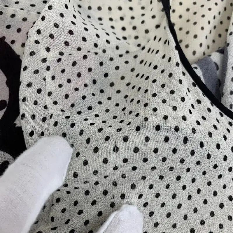 Dior Dior Beige Silk Shirt with Heart Prints . Size M / US 6-8 / IT 42-44 - 8 Thumbnail