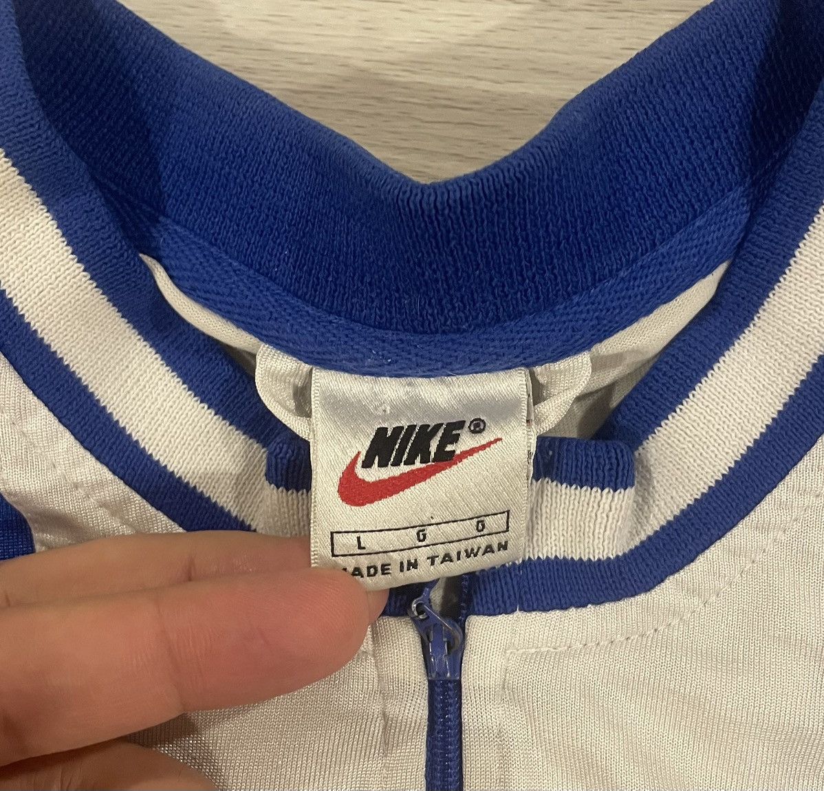 Nike Vintage 90s Nike Blue Center Swoosh Jersey Men’s Size Large Size US L / EU 52-54 / 3 - 2 Thumbnail