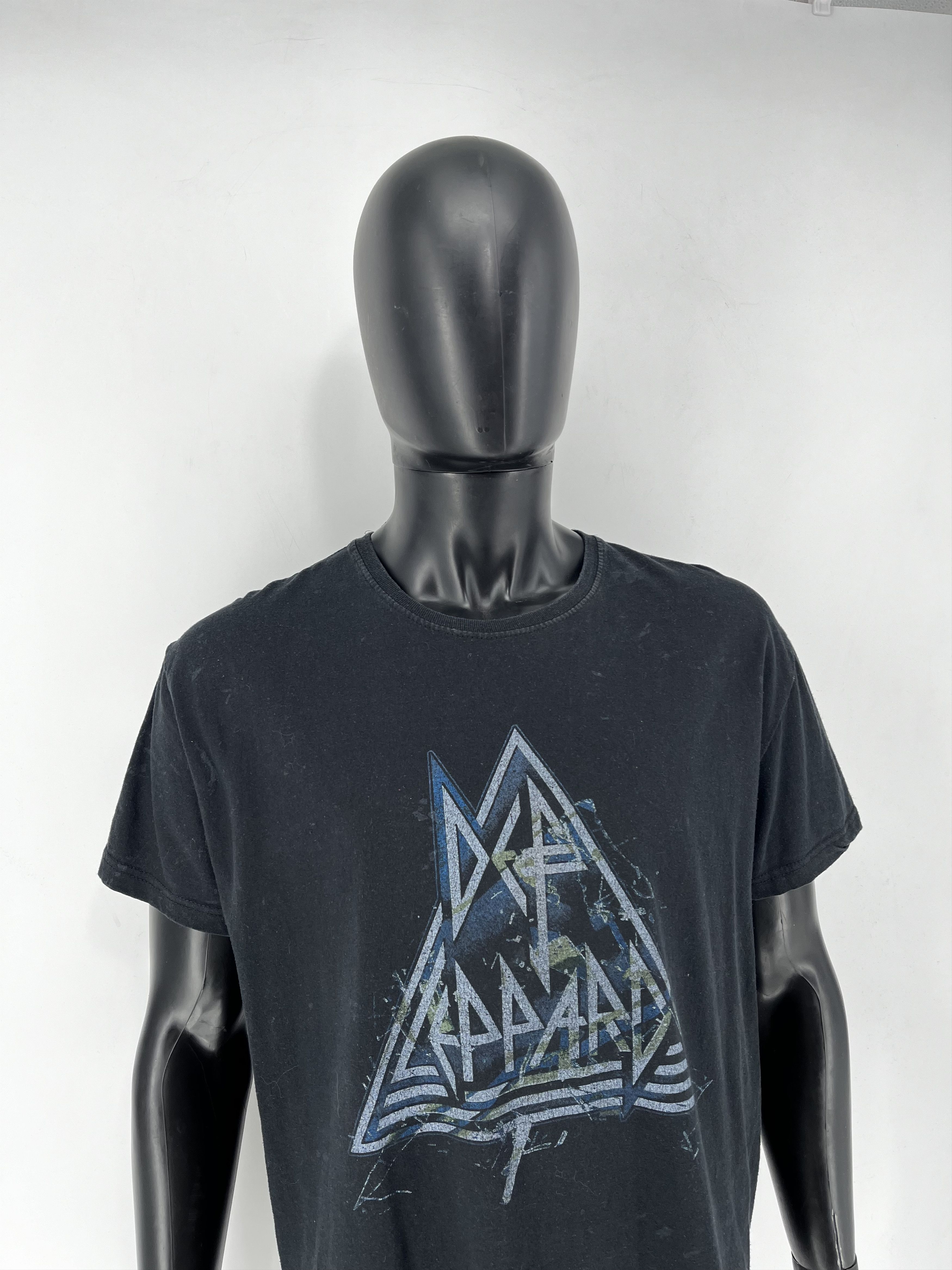 Band Tees Vintage Y2K Def Leppard Band Tee Size L Size US L / EU 52-54 / 3 - 3 Thumbnail