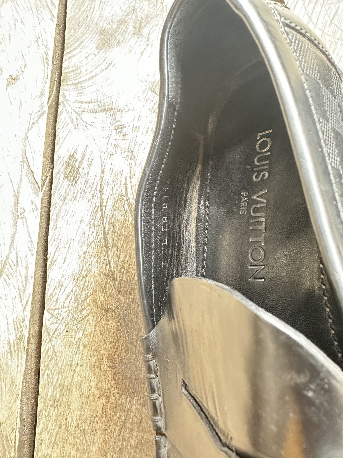 Louis Vuitton Louis Vuitton logo embossed Graduation Size US 8 / EU 41 - 3 Thumbnail