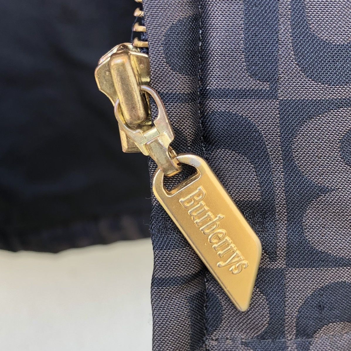 Burberry Vintage Burberry's All-Over Patterned Padded Jacket Size XL / US 12-14 / IT 48-50 - 10 Thumbnail