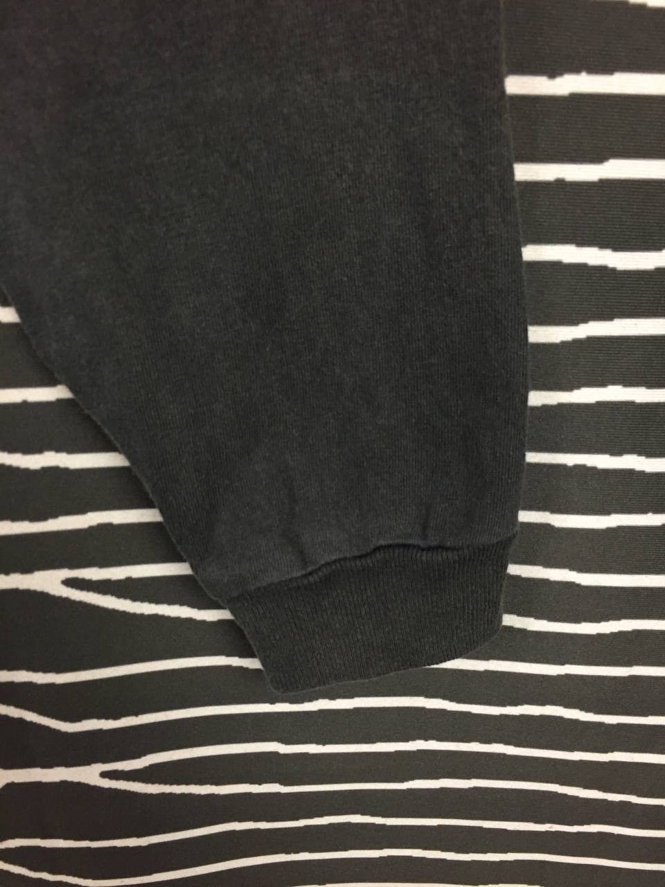 Billabong Vtg Billabong Splatter Graphic Surfwear Long Sleeve Tee Size US L / EU 52-54 / 3 - 4 Thumbnail