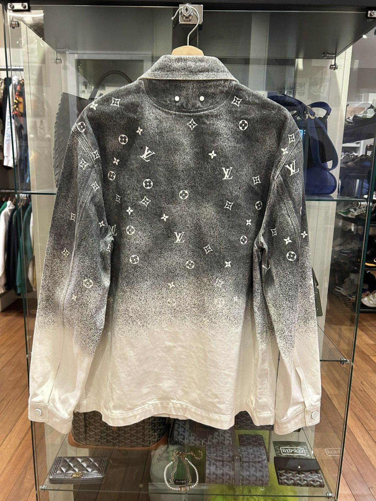 Louis Vuitton Louis Vuitton Gradient Denim Overshirt Size US XXL / EU 58 / 5 - 2 Thumbnail