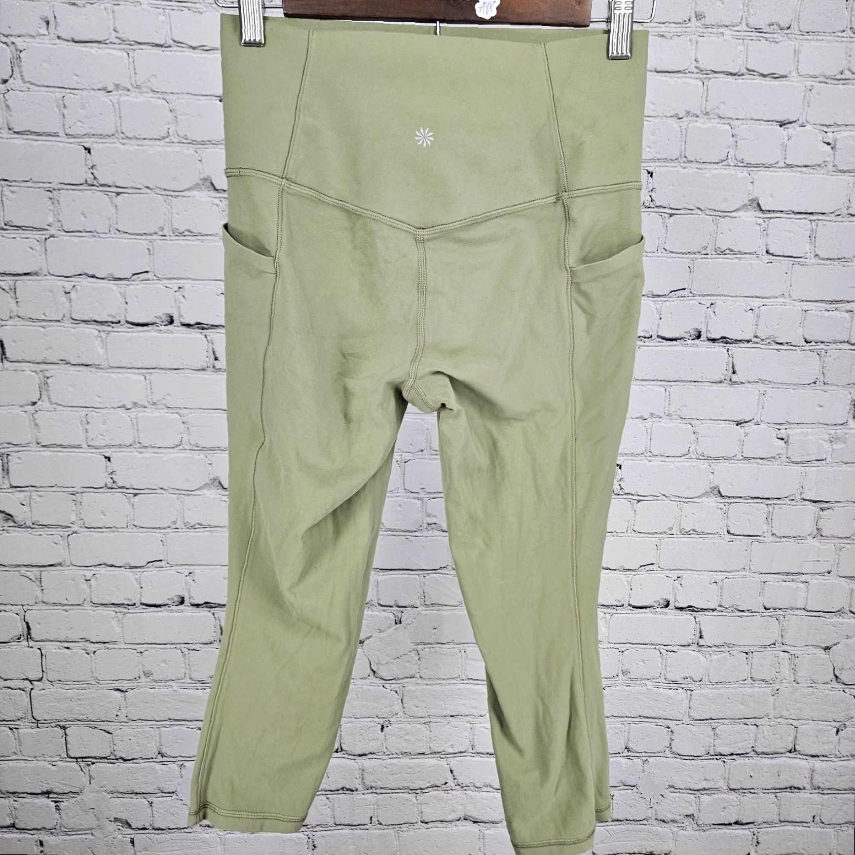 Athleta **Green Athleta Salutation Stash Pocket II Capri Workout Pants Small** User: Green Athleta Salutation Stash Pocket II Capri Workout Pants Small Size 28" / US 6 / IT 42 - 2 Thumbnail
