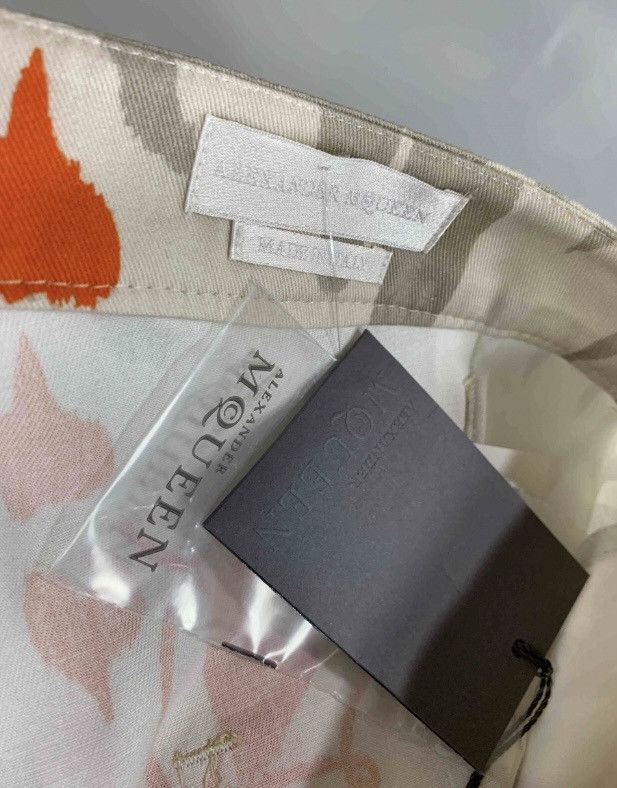 Alexander McQueen Alexander McQueen 🇮🇹 tropical sunrise walking shorts 50 NEW Size US 34 / EU 50 - 2 Thumbnail