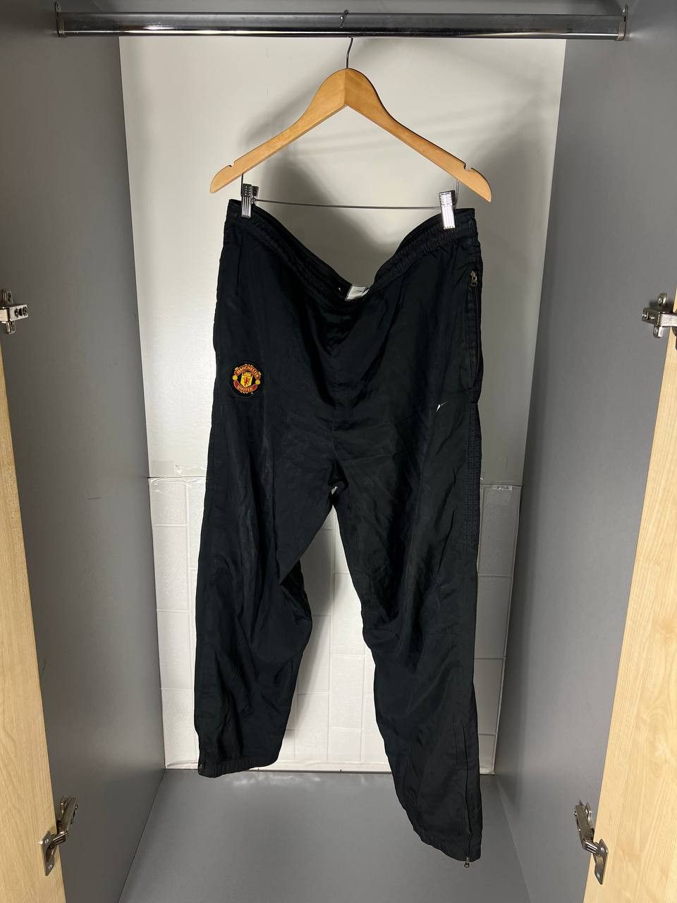 Nike VINTAGE NIKE FC MANCHESTER UNITED ENGLAND SOCCER PANTS Y2K Size US L / EU 52-54 / 3 - 2 Thumbnail