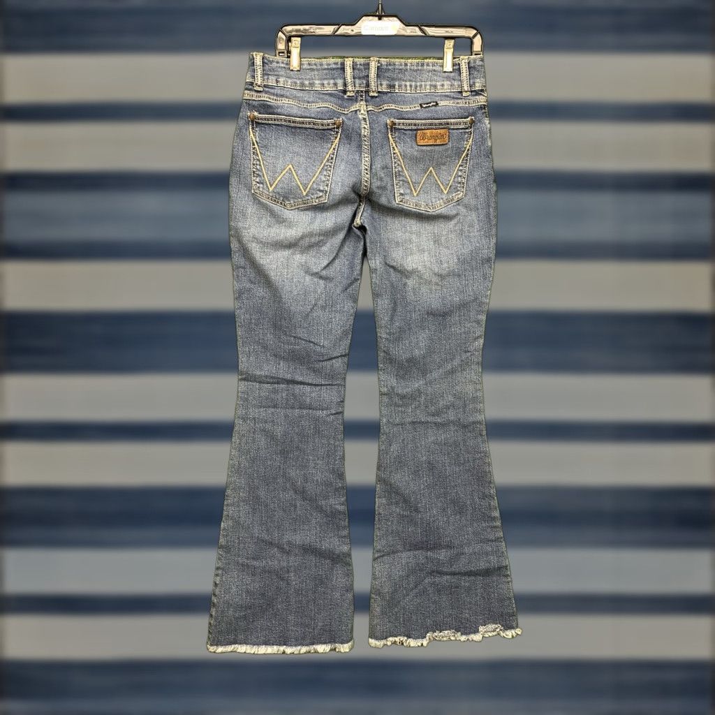 Wrangler VINTAGE Wrangler Flare Leg Denim Jeans Womens 9/10 28x33 Raw Hem Western Cowboy Mae Wrangler Retro Regular Denim Blue 5-Pocket Mens? Size 32" / US 10 / IT 46 - 1 Thumbnail