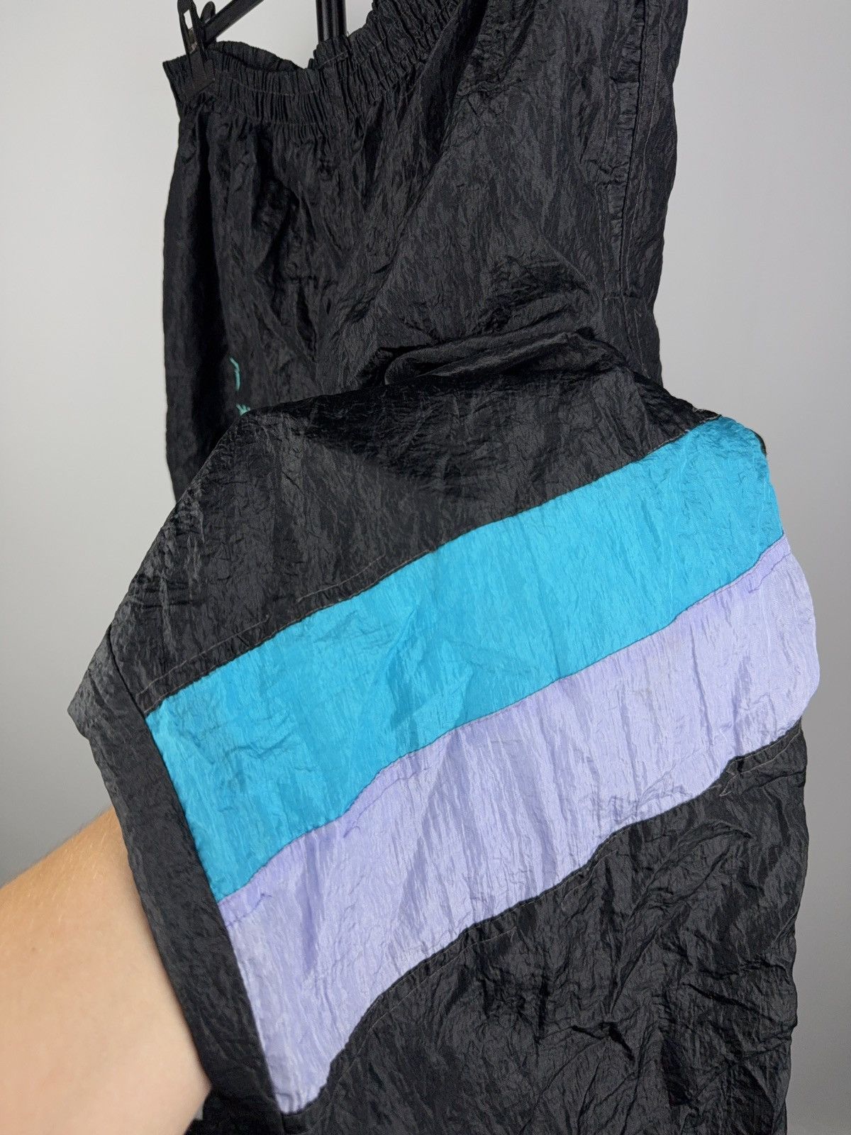 Sergio Tacchini Vintage Sergio Tacchini Crinkle Nylon Track Pants Y2K L Size US 36 / EU 52 - 7 Thumbnail