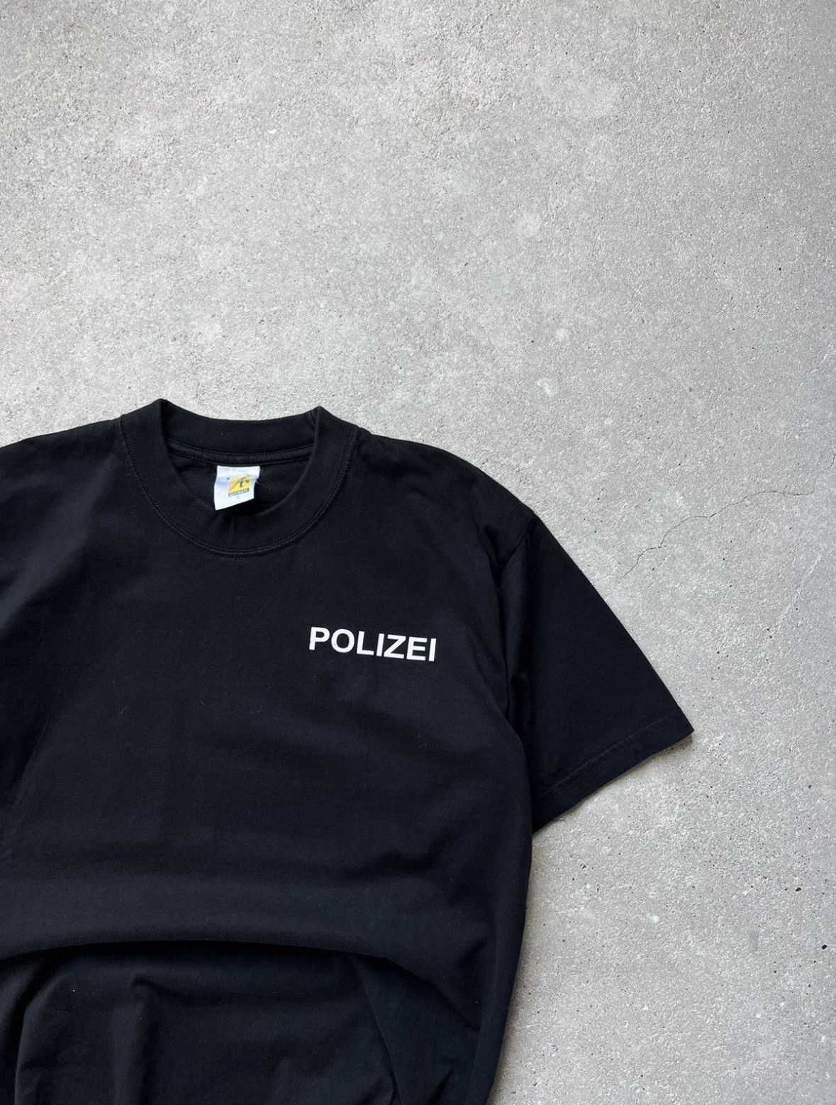 Vintage Vintage Polizei T-Shirt Vetements Style Size US S / EU 44-46 / 1 - 3 Thumbnail