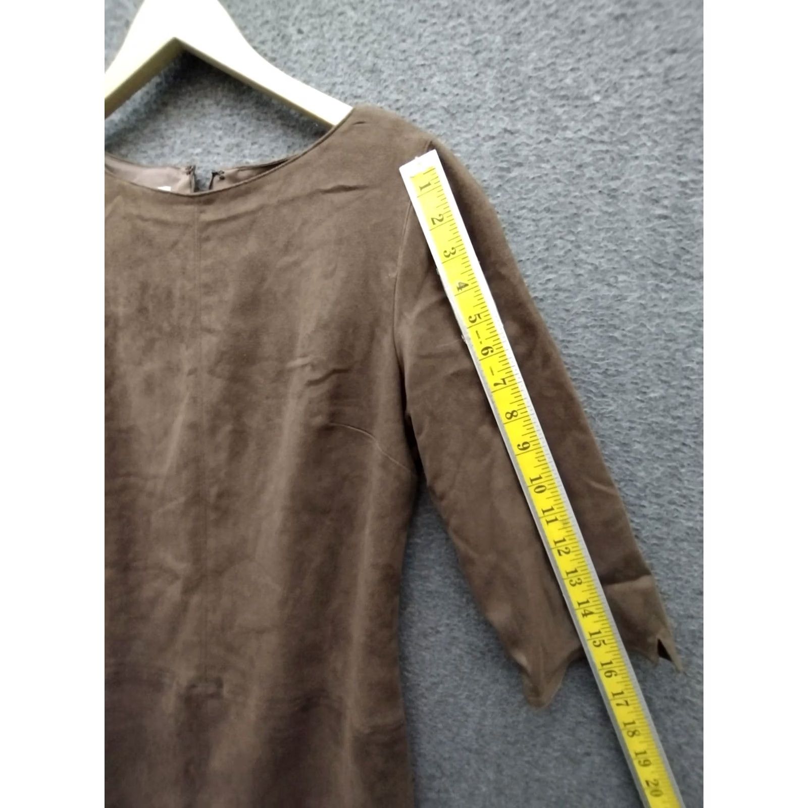 Velvet David Warren 3/4 Sleeve Round Neck Solid Brown Velvet Midi Zip Back Size 6 Dress Vintage Womens Brown Velvet Midi Zip Back 3/4 Sleeve Size M / US 6-8 / IT 42-44 - 5 Thumbnail