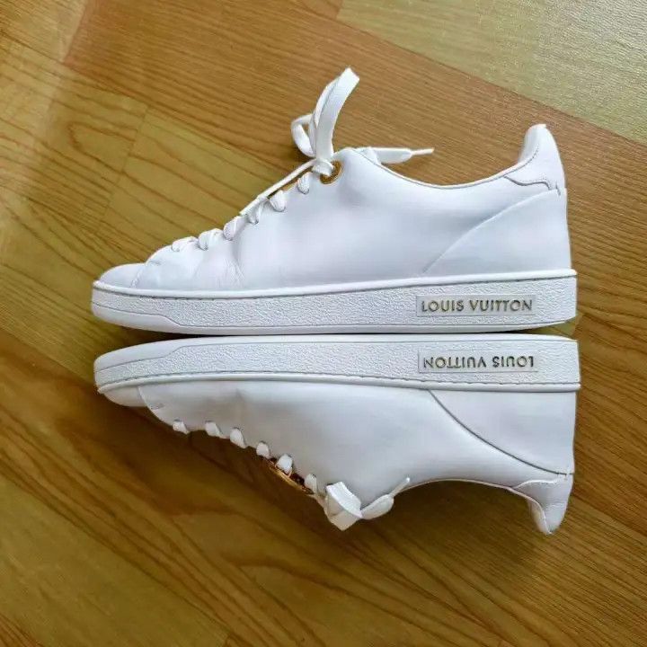 Louis Vuitton Louis Vuitton White Frontrow Fashion Sneakers for Women -25 Size US 5 / IT 35 - 6 Thumbnail