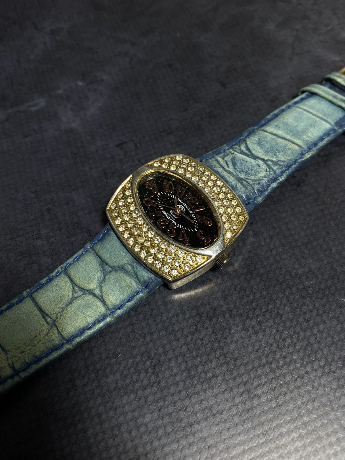 Japanese Brand Luxury Gold Crystal Watch | Vintage Design Size ONE SIZE - 7 Thumbnail