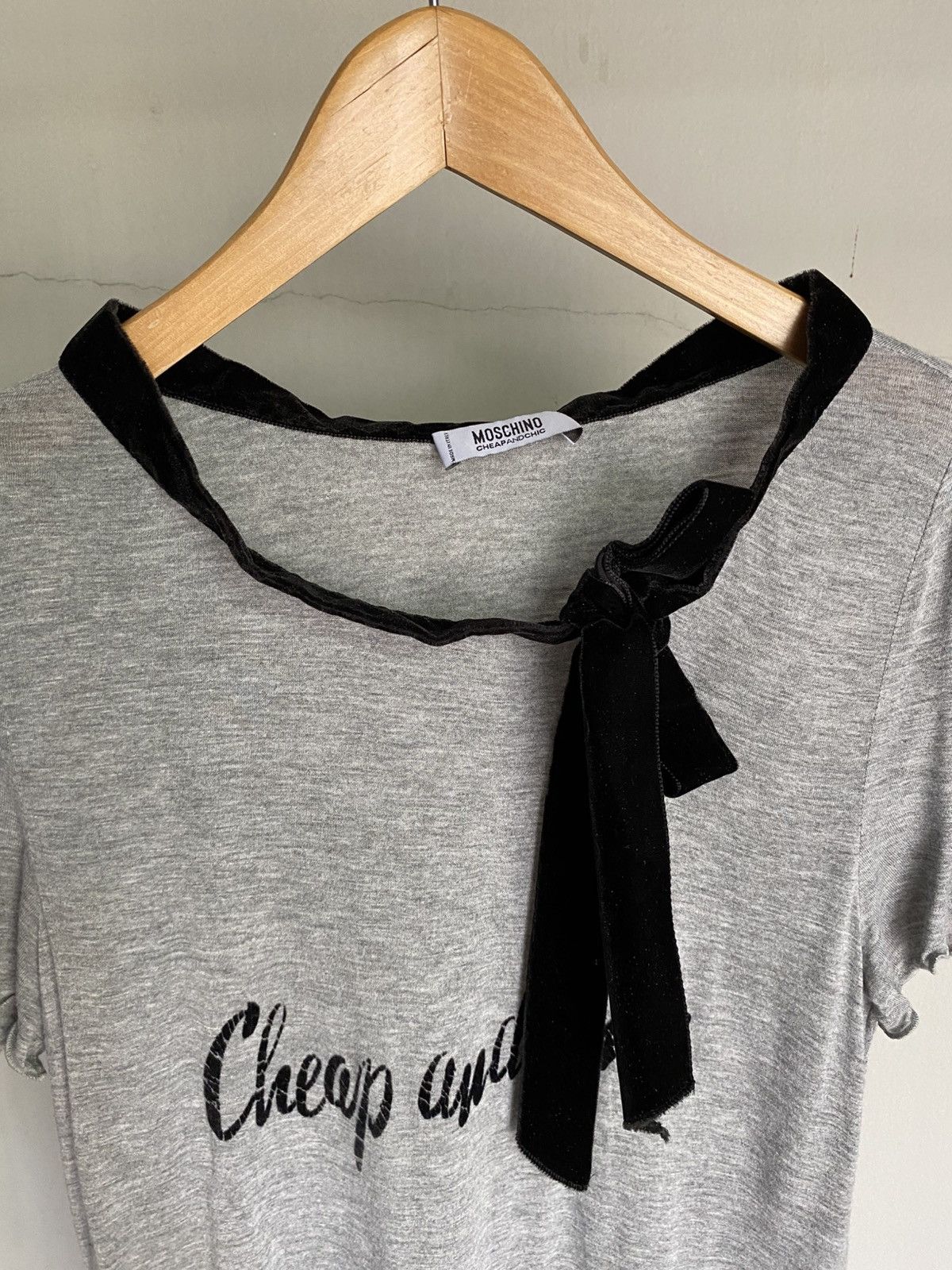 Moschino MOSCHINO Grey Velvet T-Shirt with Black Logo Print. Size ONE SIZE - 6 Thumbnail