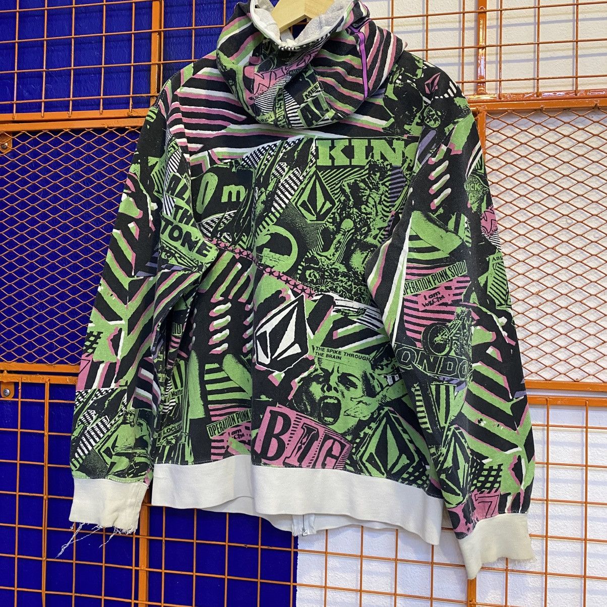 Volcom Vintage Volcom Fullprint Sweatshirt Hoodie Full Zip Size US L / EU 52-54 / 3 - 9 Thumbnail