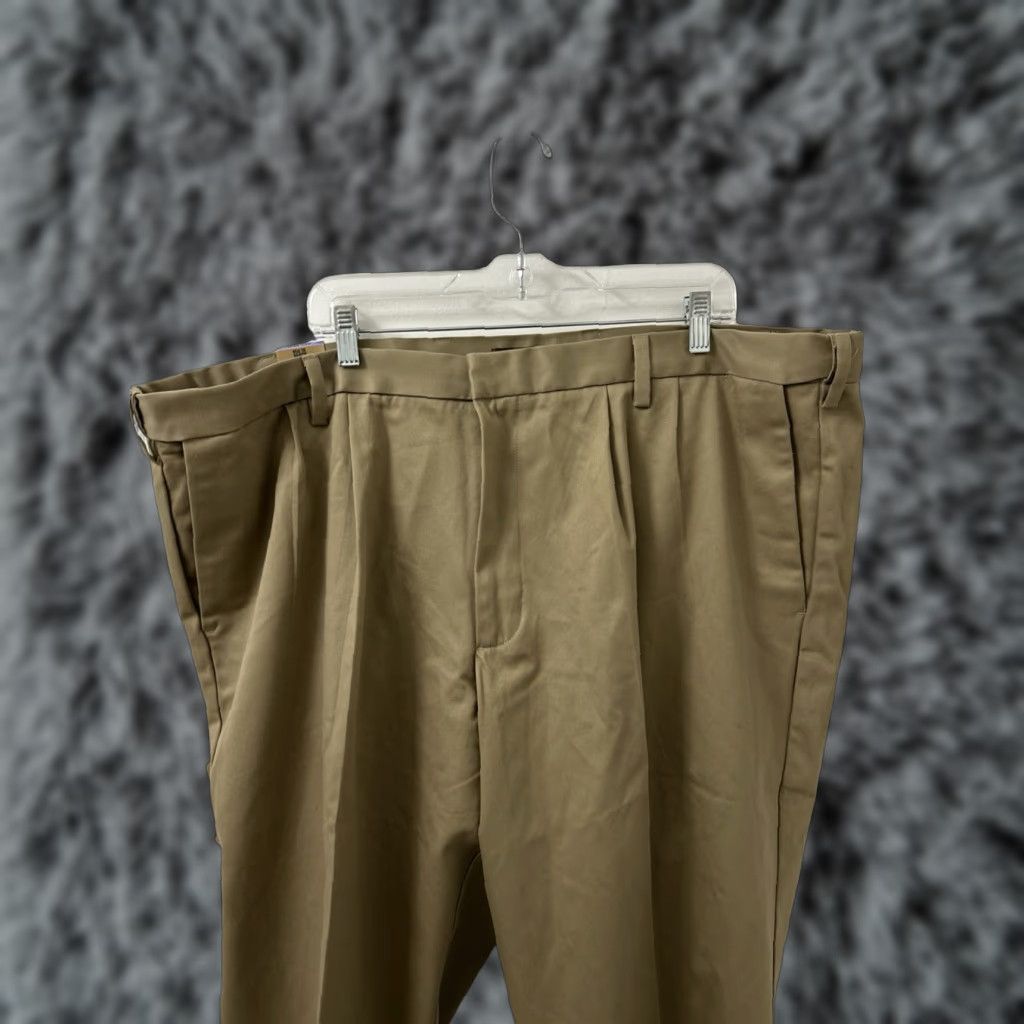 Dockers VINTAGE Dockers Pants Mens 48x30 Beige Signature Khaki Pleated Chino YKK Trousers Size US 32 / EU 48 - 1 Thumbnail