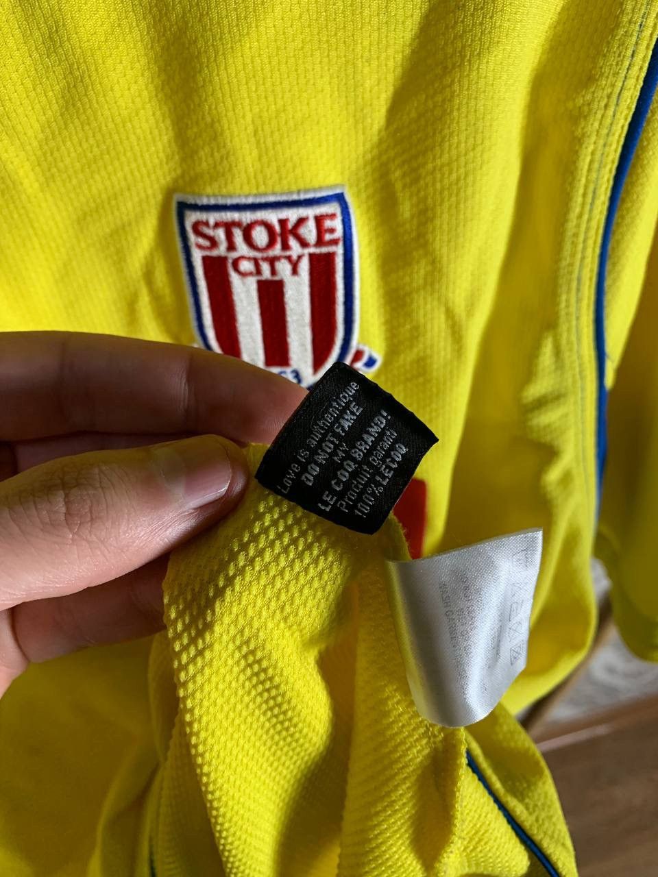 Vintage VERY RARE STOK CITY ENGLAND RETRO SOCCER JERSEY 90s BLOKE Size US L / EU 52-54 / 3 - 9 Thumbnail