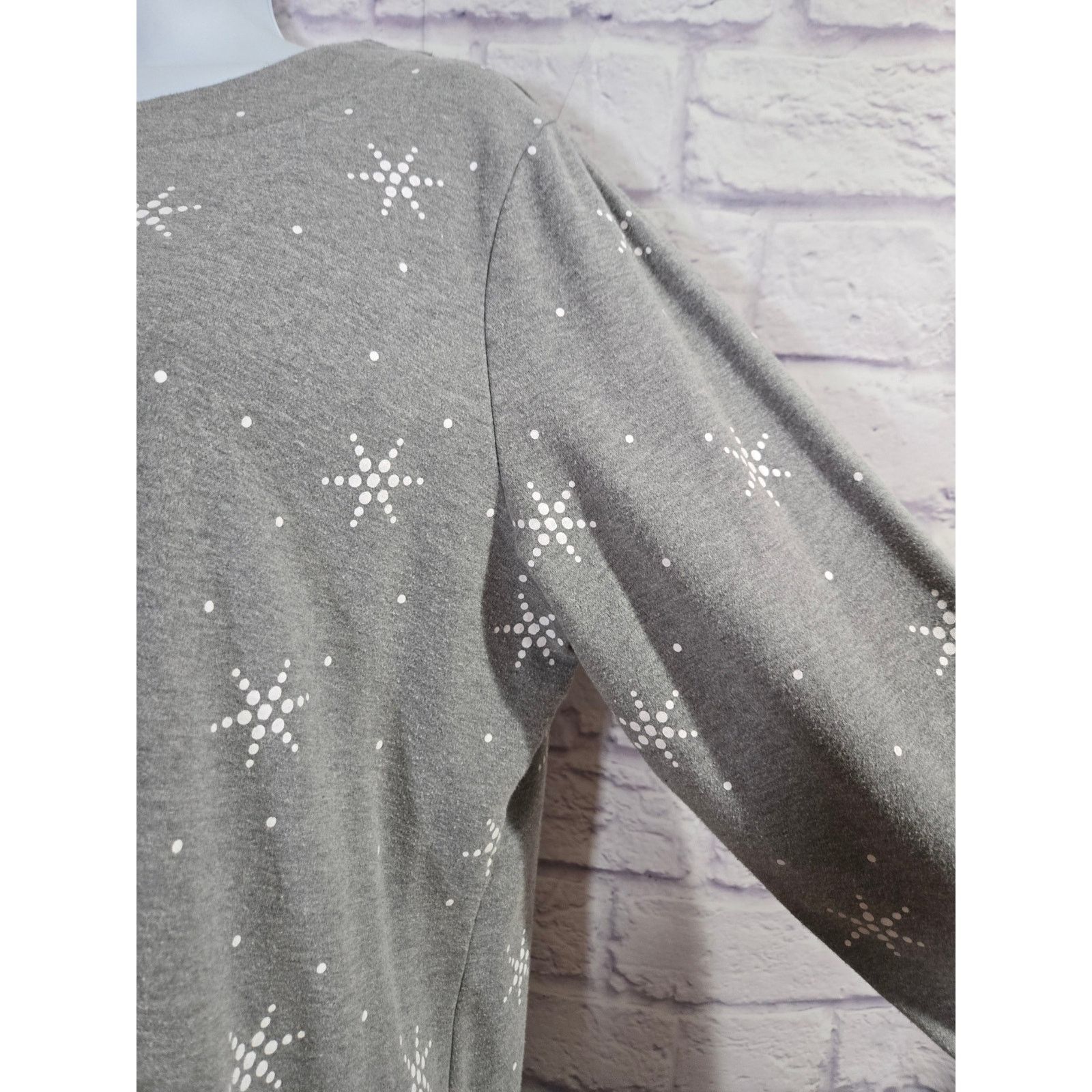 Other Croft & Barrow Gray White Snowflakes Long Sleeve Top XL Size XL / US 12-14 / IT 48-50 - 2 Thumbnail