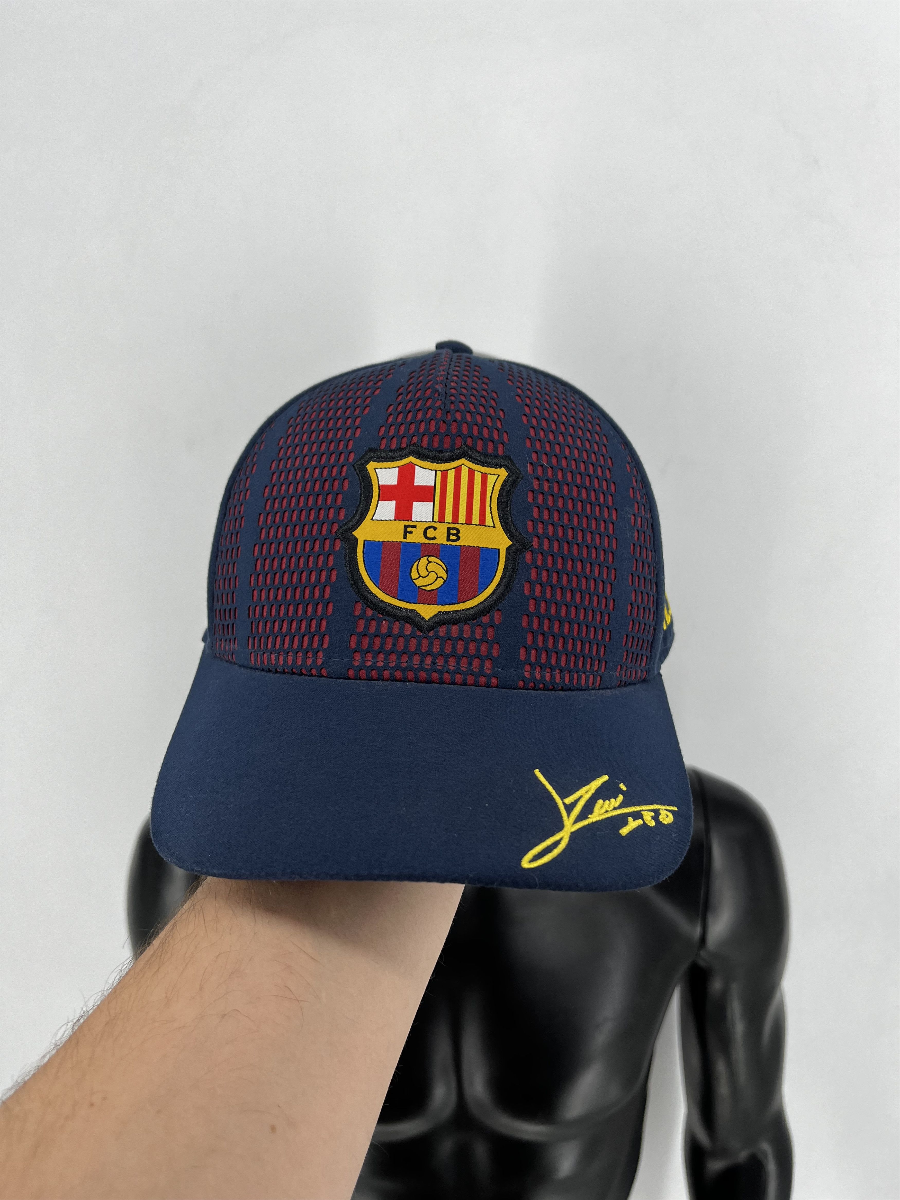 Vintage BARCELONA 10 LIONEL MESSI FOOTBALL FUSSBALL BASEBALL Size ONE SIZE - 2 Thumbnail