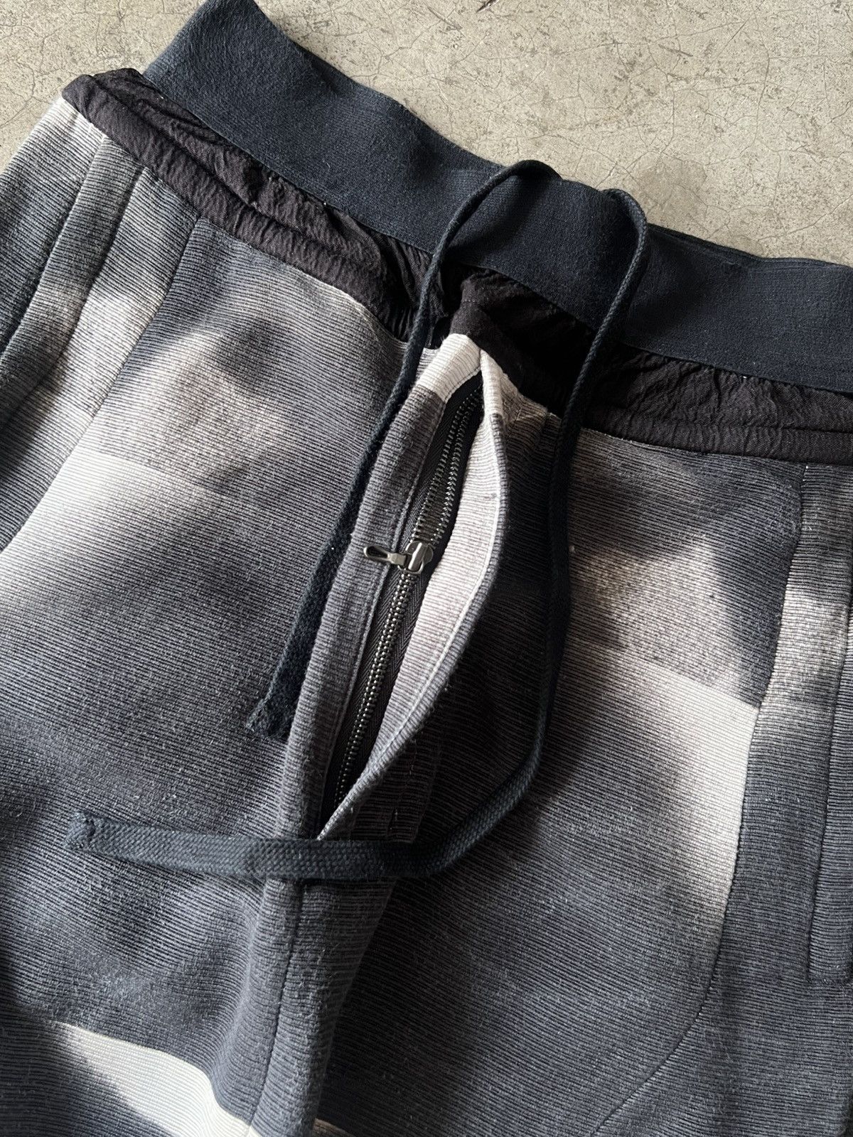 Julius Julius 7 - S/S14 “Ghost” - Geometric Drop Crotch Short Size US 30 / EU 46 - 5 Thumbnail