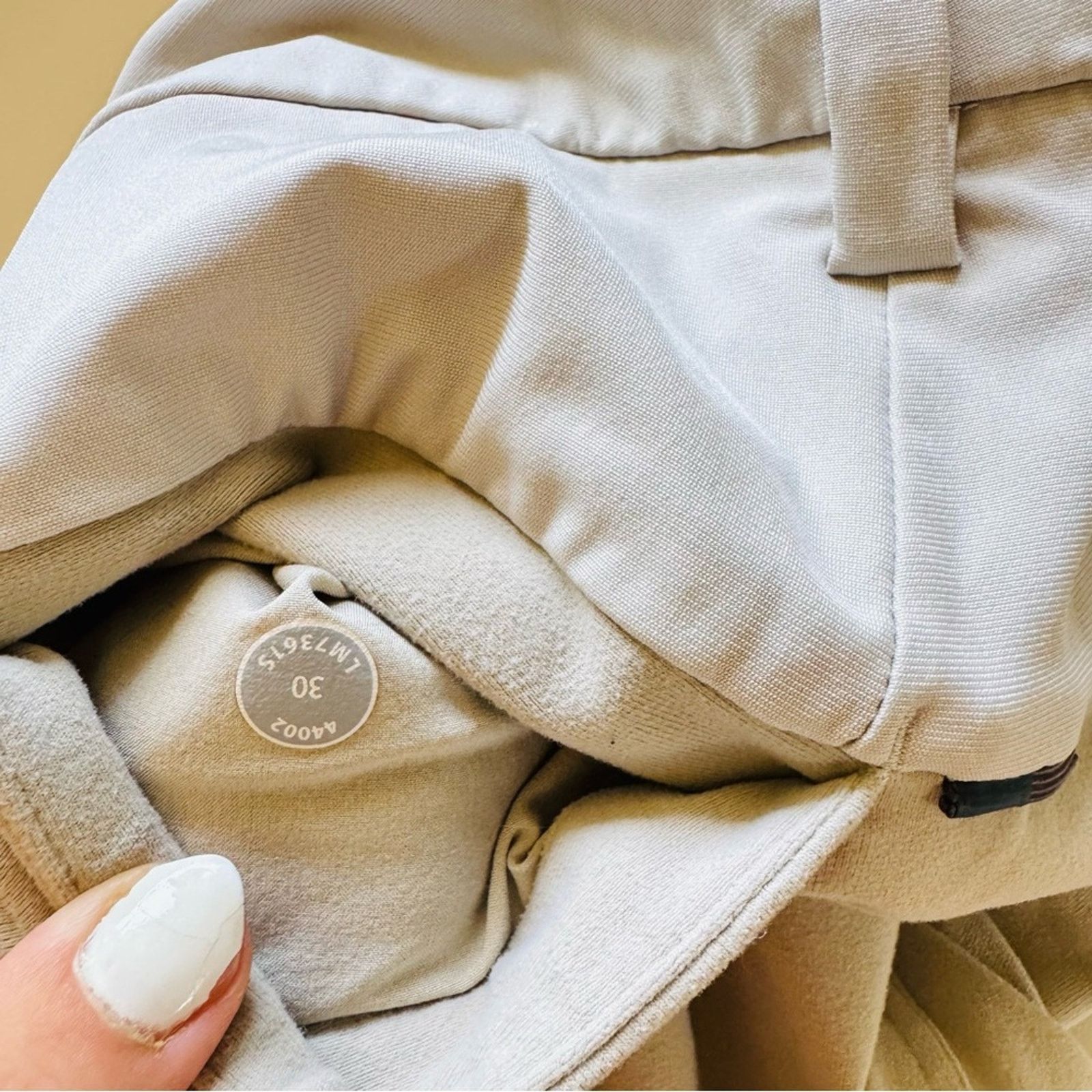 Lululemon LULULEMON Cream Tan Khaki Two Tone Casual Flat 10” Shorts 30 Size US 30 / EU 46 - 5 Thumbnail