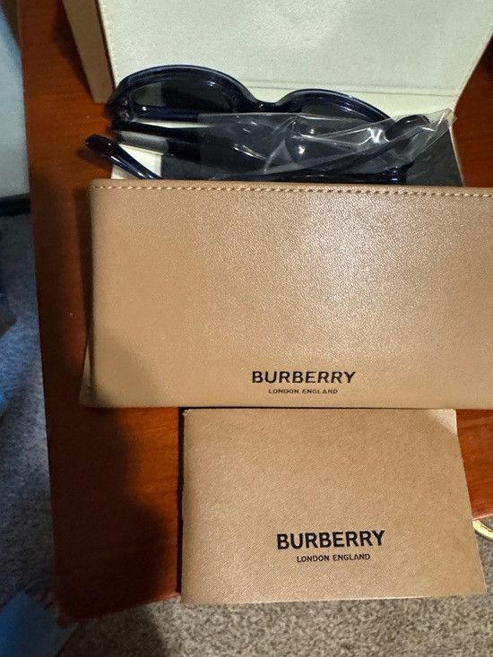 Burberry Burberry Light Blue Transparent Cat-Eye Sunglasses Size ONE SIZE - 12 Thumbnail