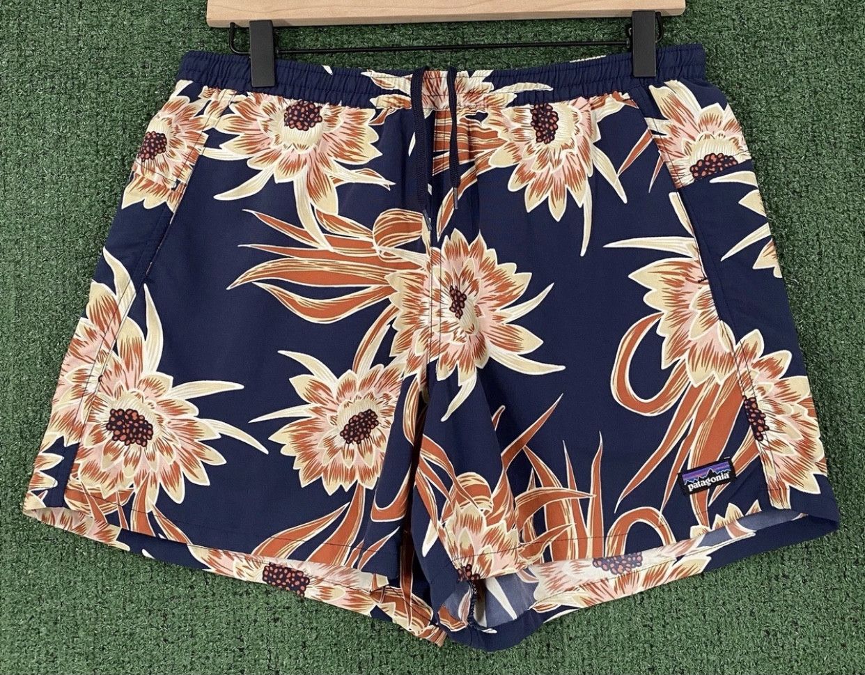 Patagonia Patagonia Baggies Cereus Flower Navy Patterned Shorts Medium Size 32" / US 10 / IT 46 - 1 Thumbnail