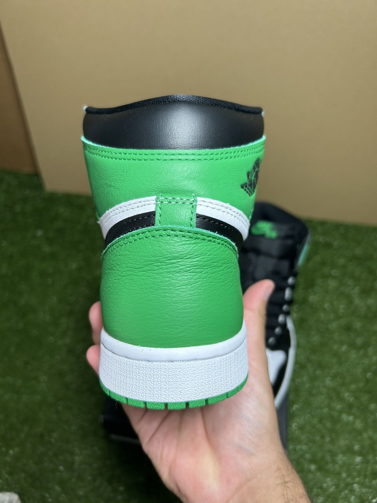 Jordan Brand Jordan 1 Lucky Green Size US 8 / EU 41 - 9 Thumbnail