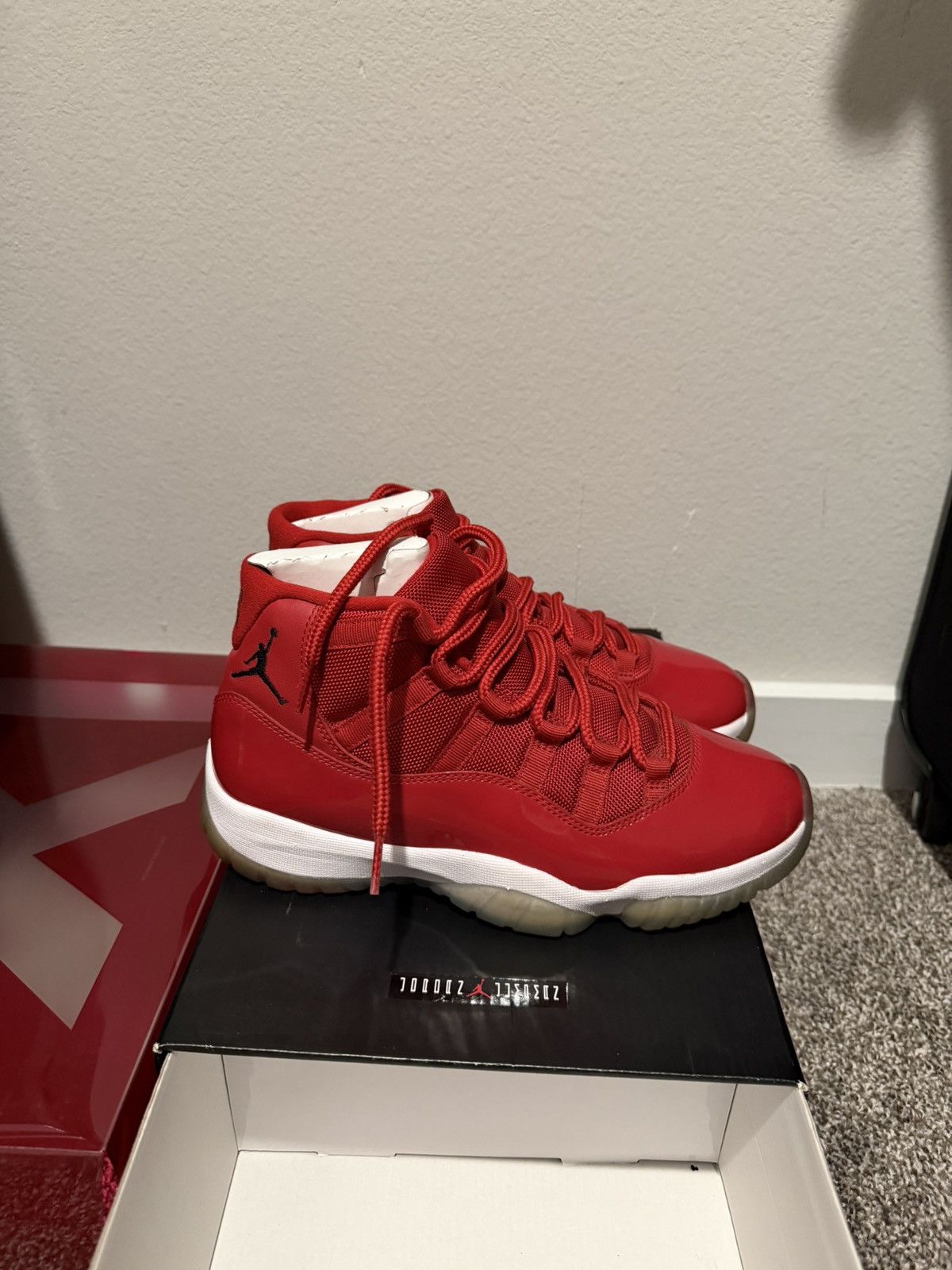 Nike Gym Red Jordan 11 Size US 8.5 / EU 41-42 - 8 Thumbnail