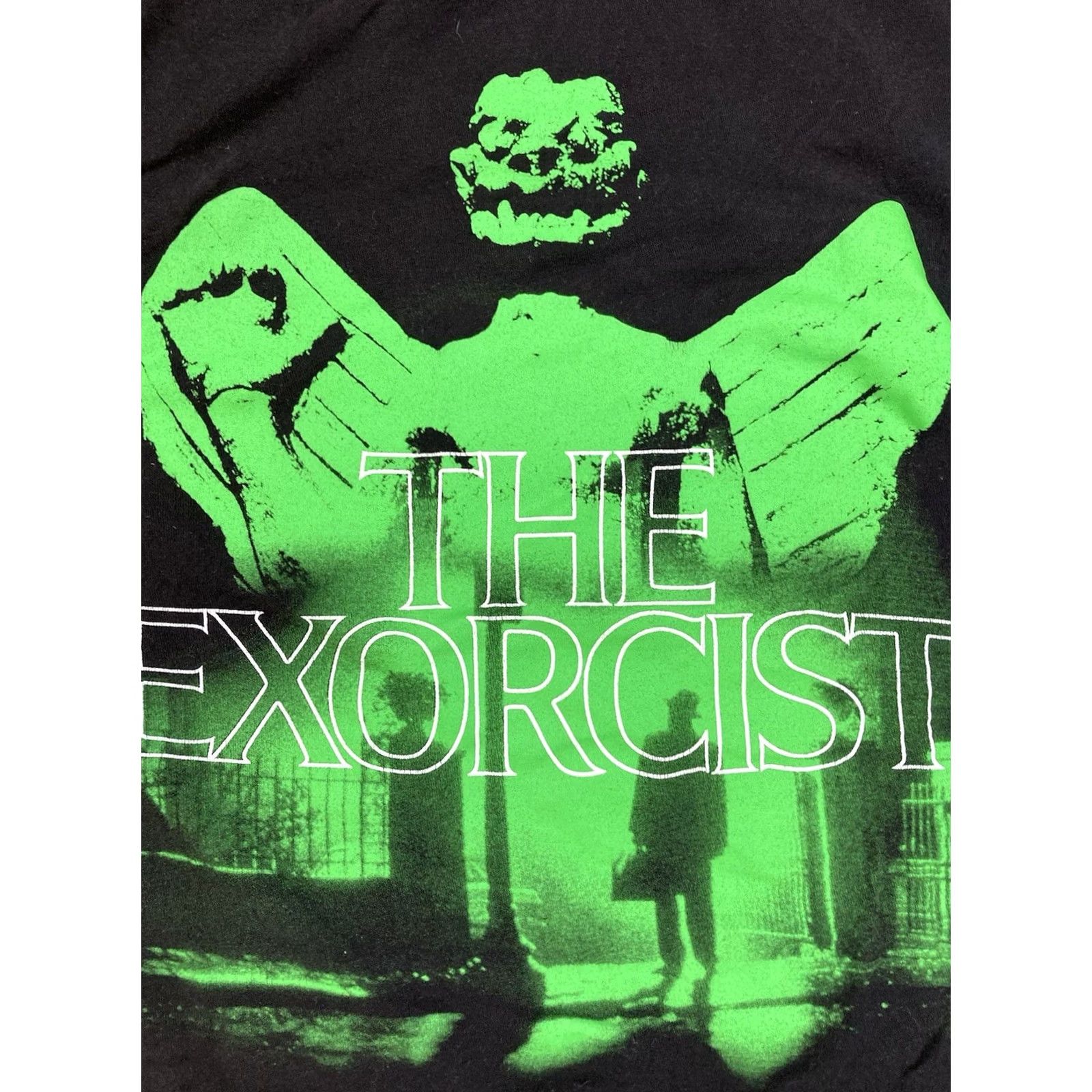 Vintage VINTAGE The Exorcist Graphic T-shirt Women Small Black Logo Green Short Sleeve Size S / US 4 / IT 40 - 2 Thumbnail