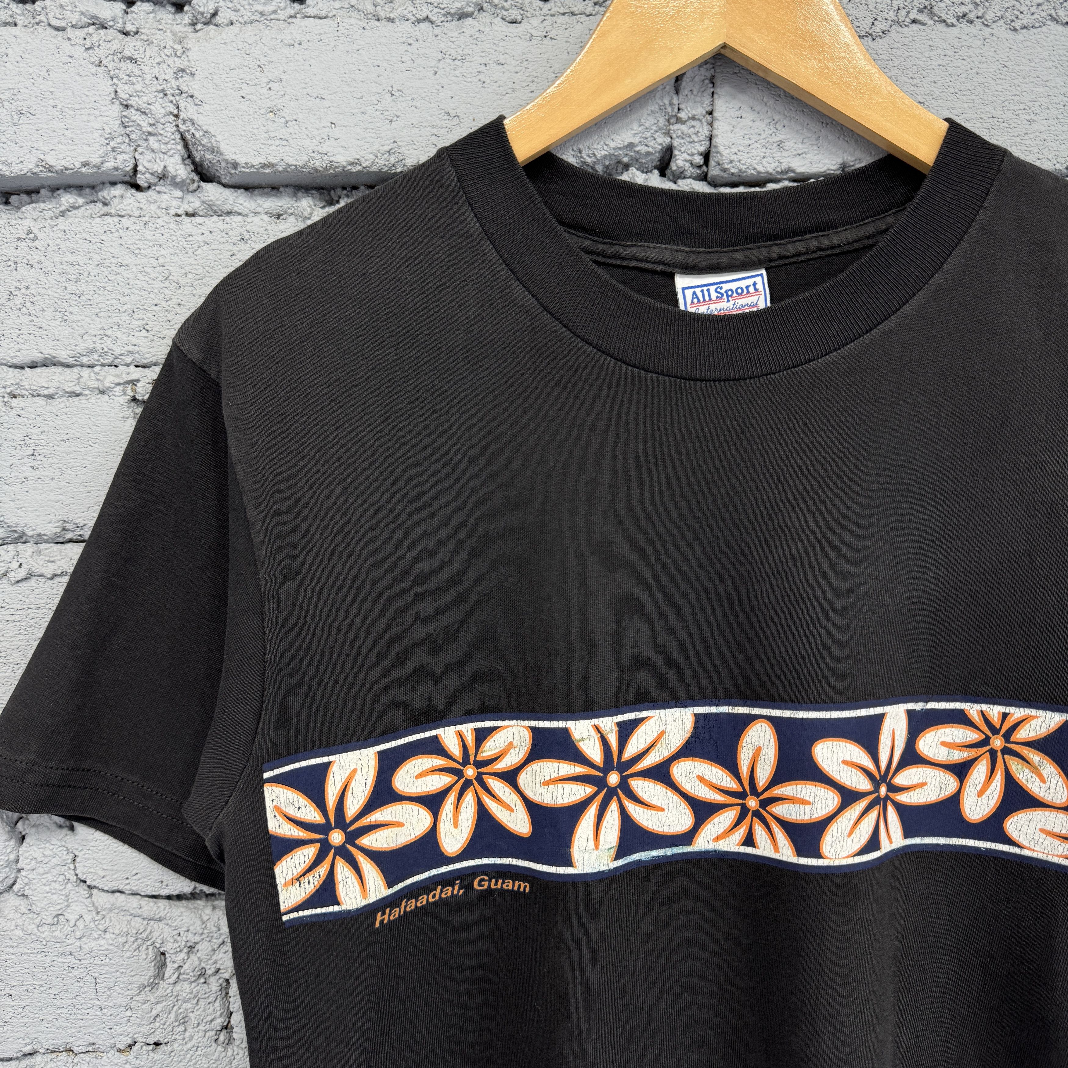 Vintage Vintage Hawaiian Surfrider Tshirt Floral Print Sunfaded Size US S / EU 44-46 / 1 - 3 Thumbnail