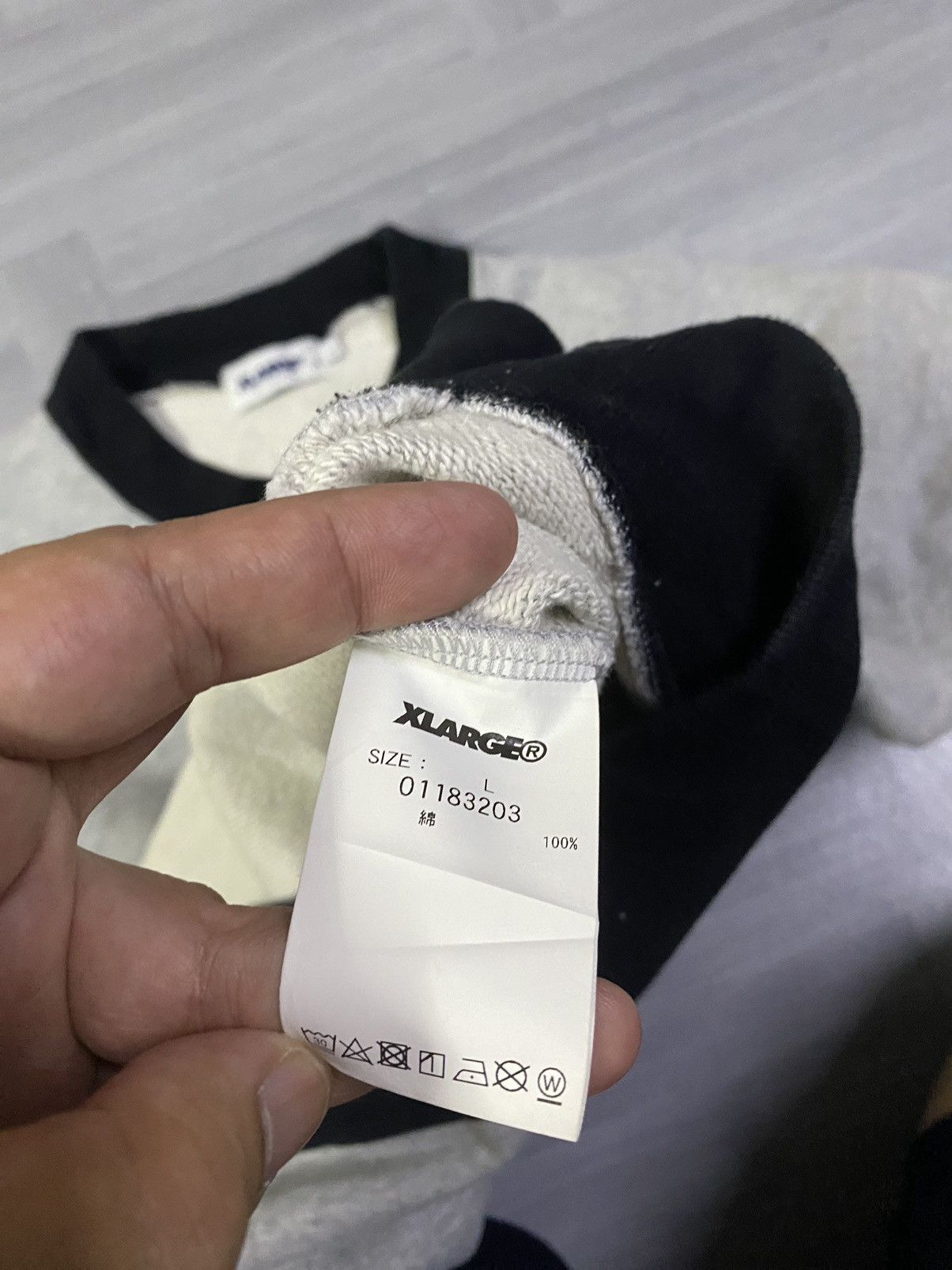 Xlarge XLarge Sweatshirt With Contrasting Design Kangaroo Pocket Size US L / EU 52-54 / 3 - 12 Thumbnail