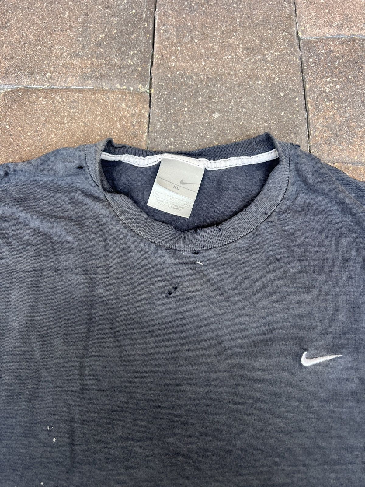 Nike Vintage Faded Distressed Nike T-Shirt Y2K Size US XL / EU 56 / 4 - 5 Thumbnail