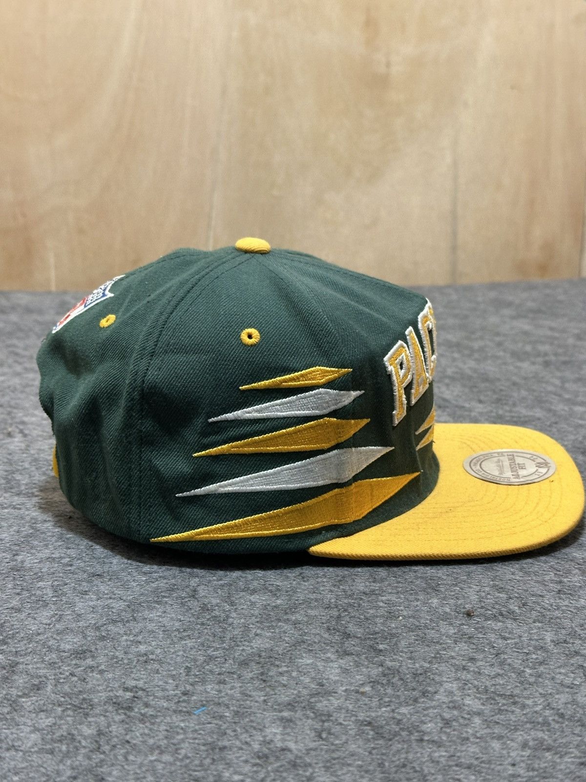 NFL Mitchell & Ness Green Bay Packers snapback hat. Size ONE SIZE - 5 Thumbnail