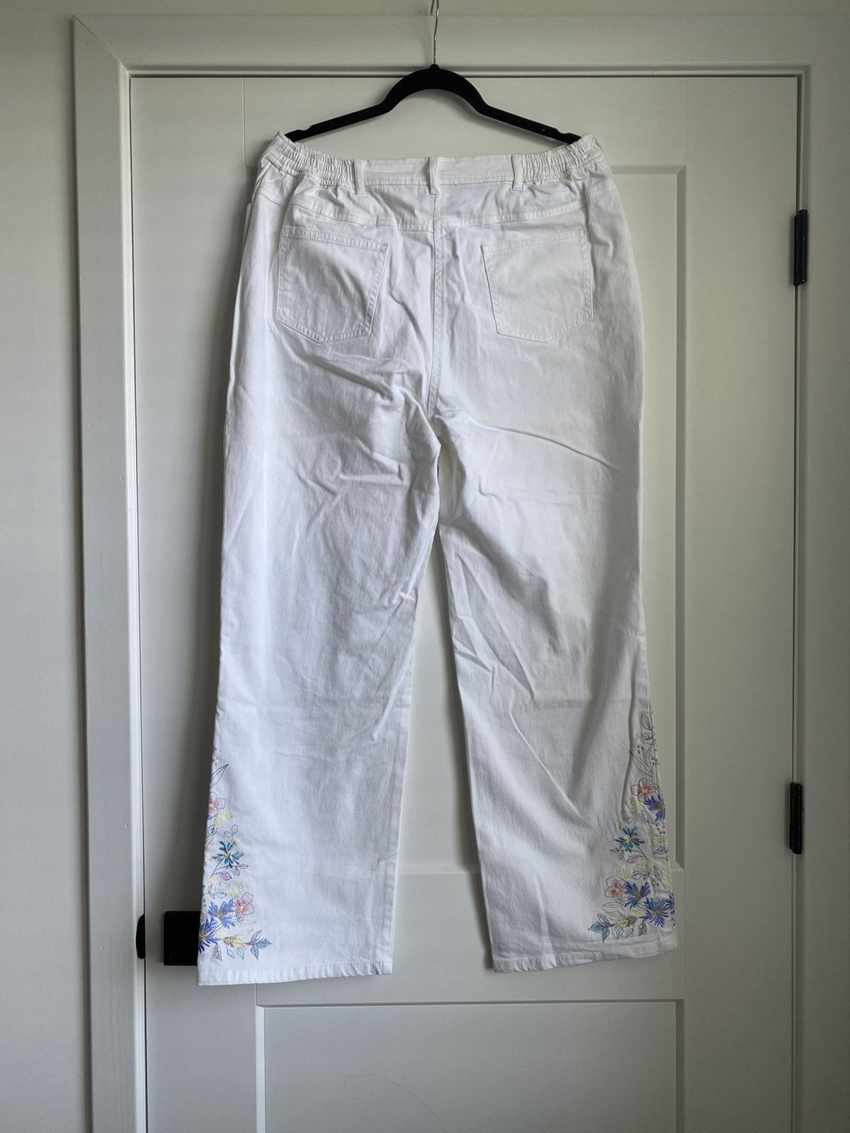 Denim & Co. Denim & Co. Womens Denim Jeans White Embroidered Floral NWOT Size 38" / US 16 / IT 52 - 2 Thumbnail