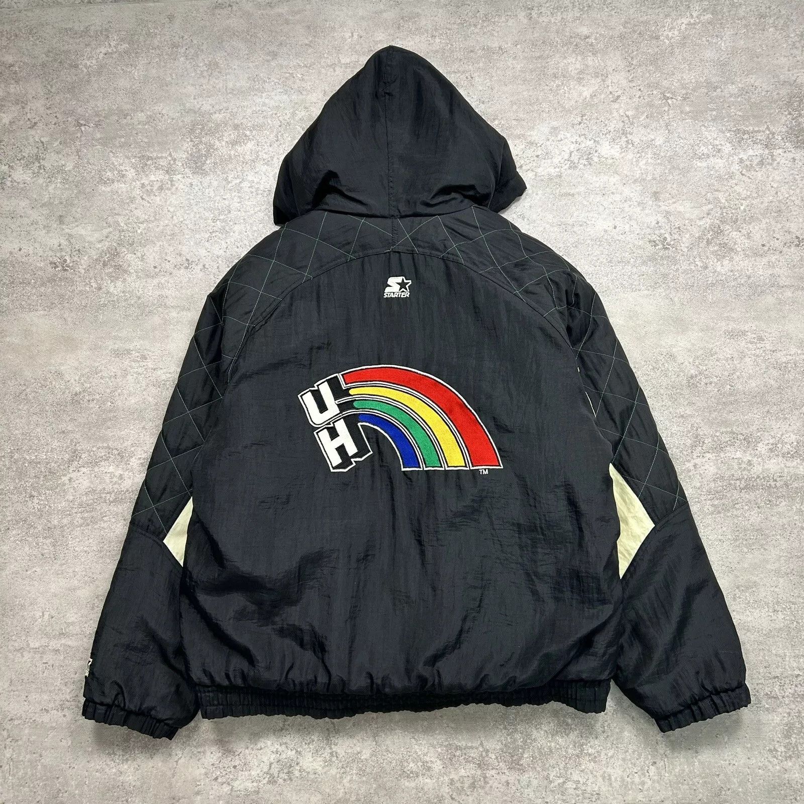 NCAA × Starter × Vintage HAWAII RAINBOW WARRIORS STARTER PUFFER JACKET SIZE L BLACK Size US L / EU 52-54 / 3 - 1 Thumbnail