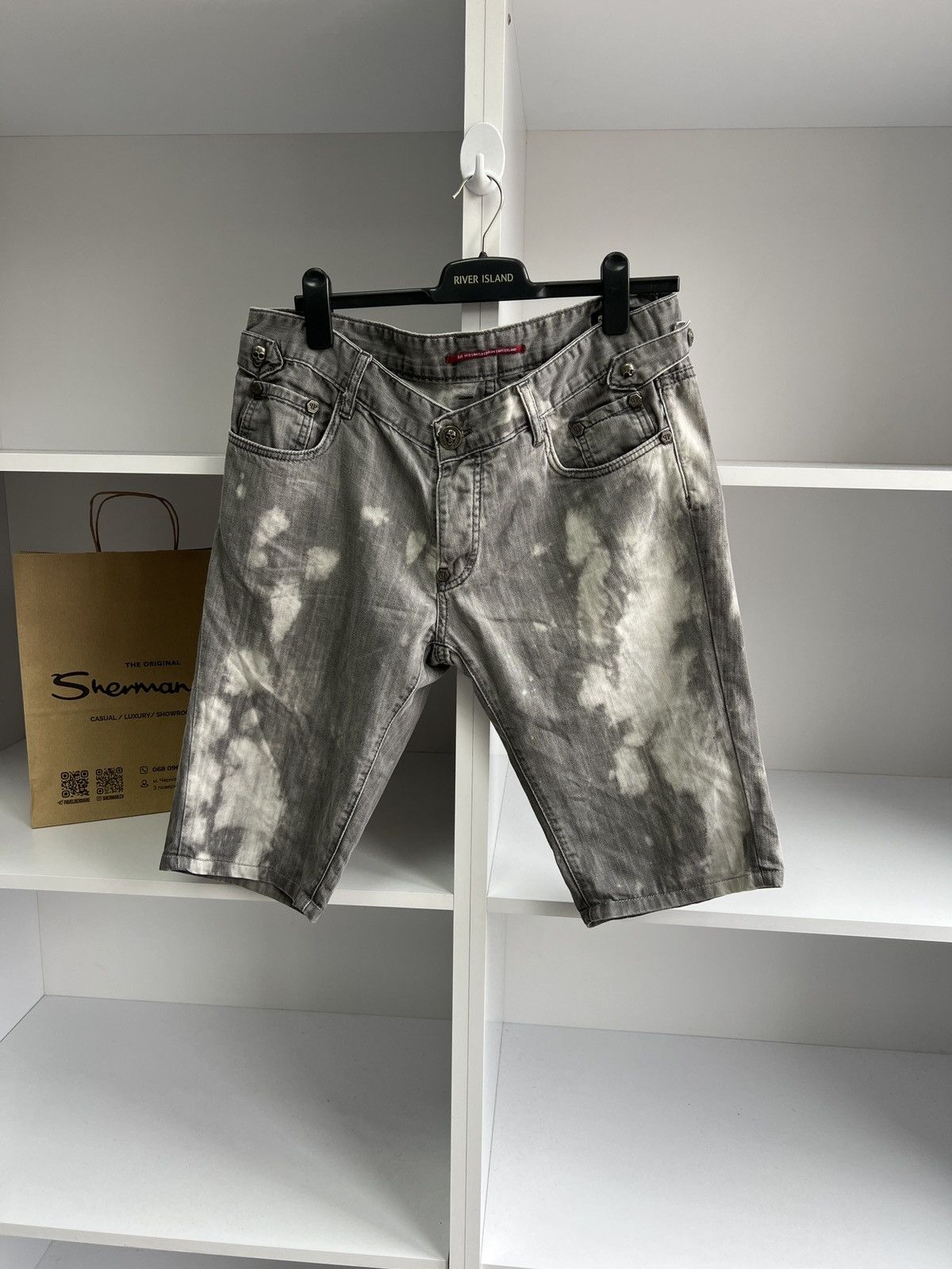 Designer × Philipp Plein × Vintage Vintage Philipp Plein Metal Logo Skull Gray Shorts Size US 34 / EU 50 - 2 Thumbnail