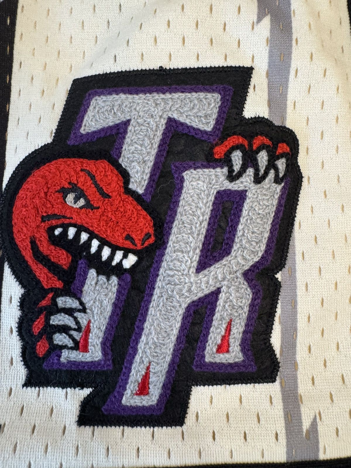 Mitchell & Ness Mitchell & Ness Cream Toronto Raptors Swingman Shorts Size US 38 / EU 54 - 3 Thumbnail