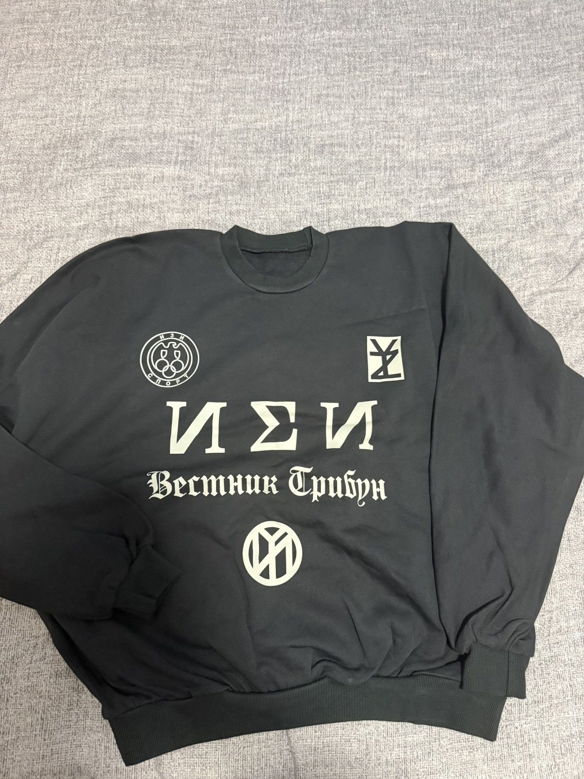 Yeezy yeezy SZNX ye Russian crewneck Shanghai china exclusive Sz1 Size US S / EU 44-46 / 1 - 1 Thumbnail