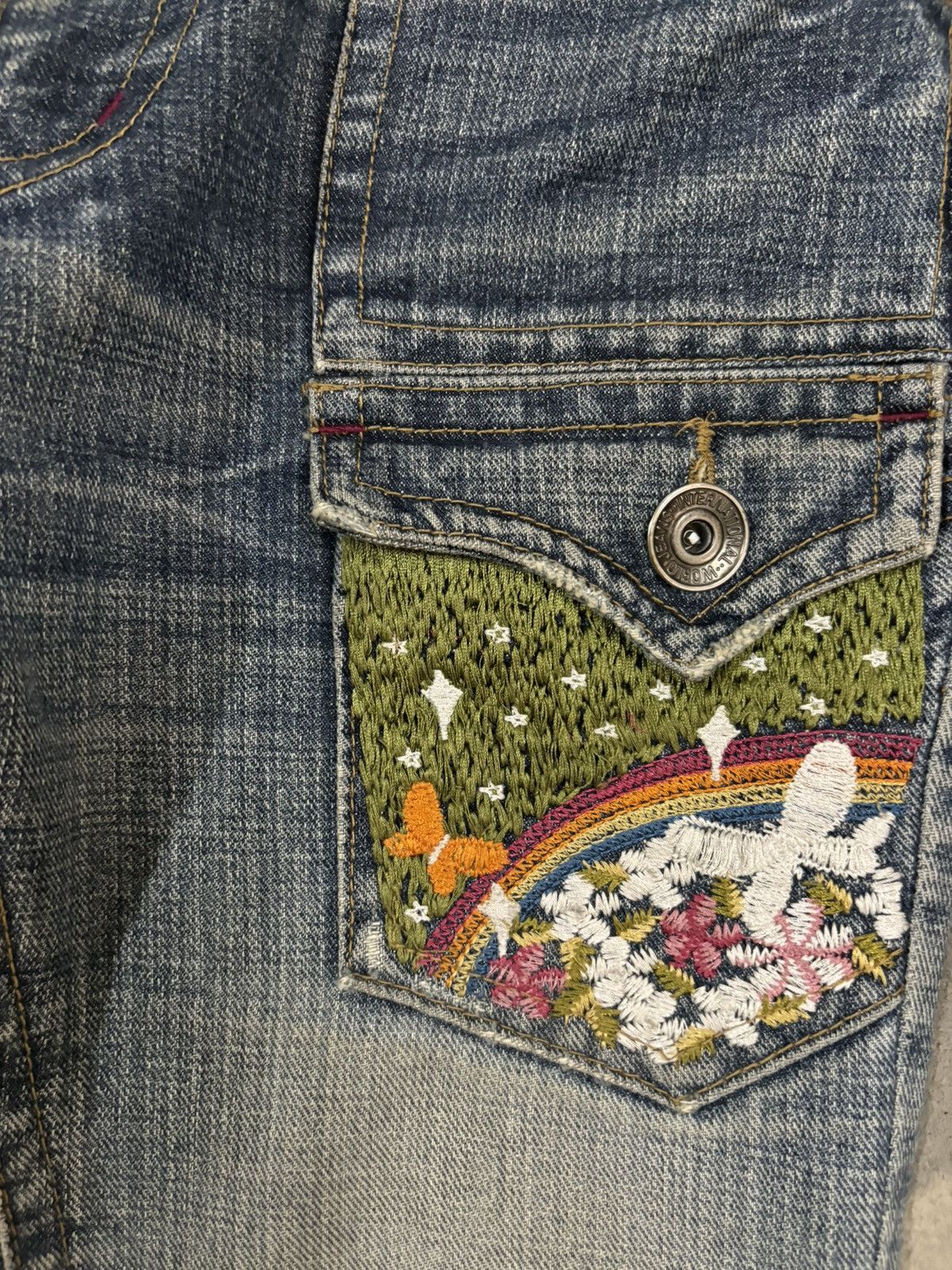 Japanese Brand Vintage Japanese Brand Floral Mud Wash Flare Bush Jeans Size US 31 - 7 Thumbnail
