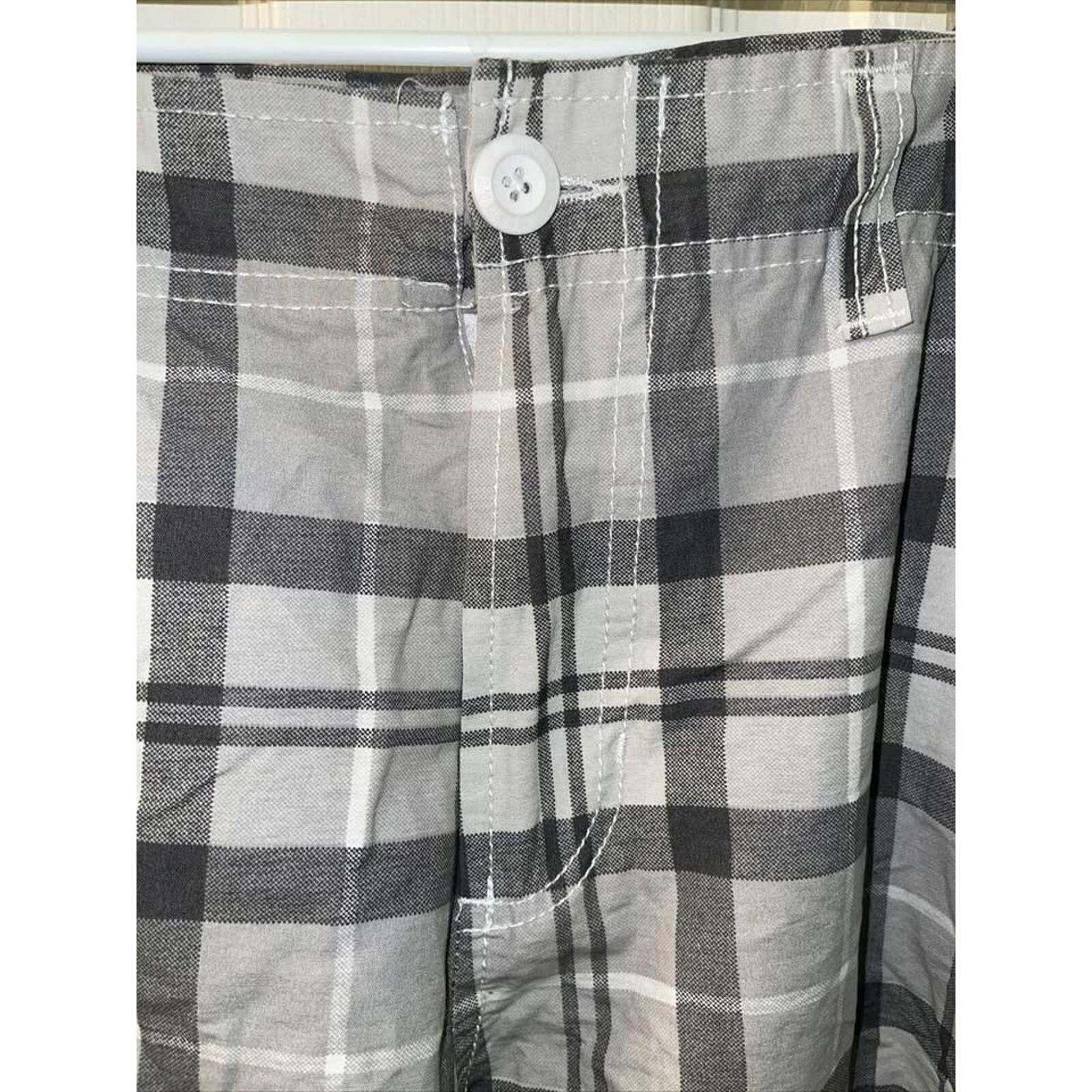 Other Men's Plaid Cargo Shorts - Gray & Black Size US 32 / EU 48 - 3 Thumbnail