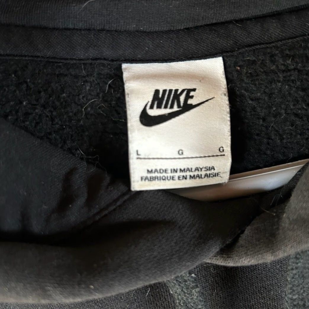 Nike Nike Pullover Hoodie Sweatshirt Black Men's L Regular Size Kangaroo Pocket Sweatshirt Athleisure Sportswear Size US L / EU 52-54 / 3 - 2 Thumbnail