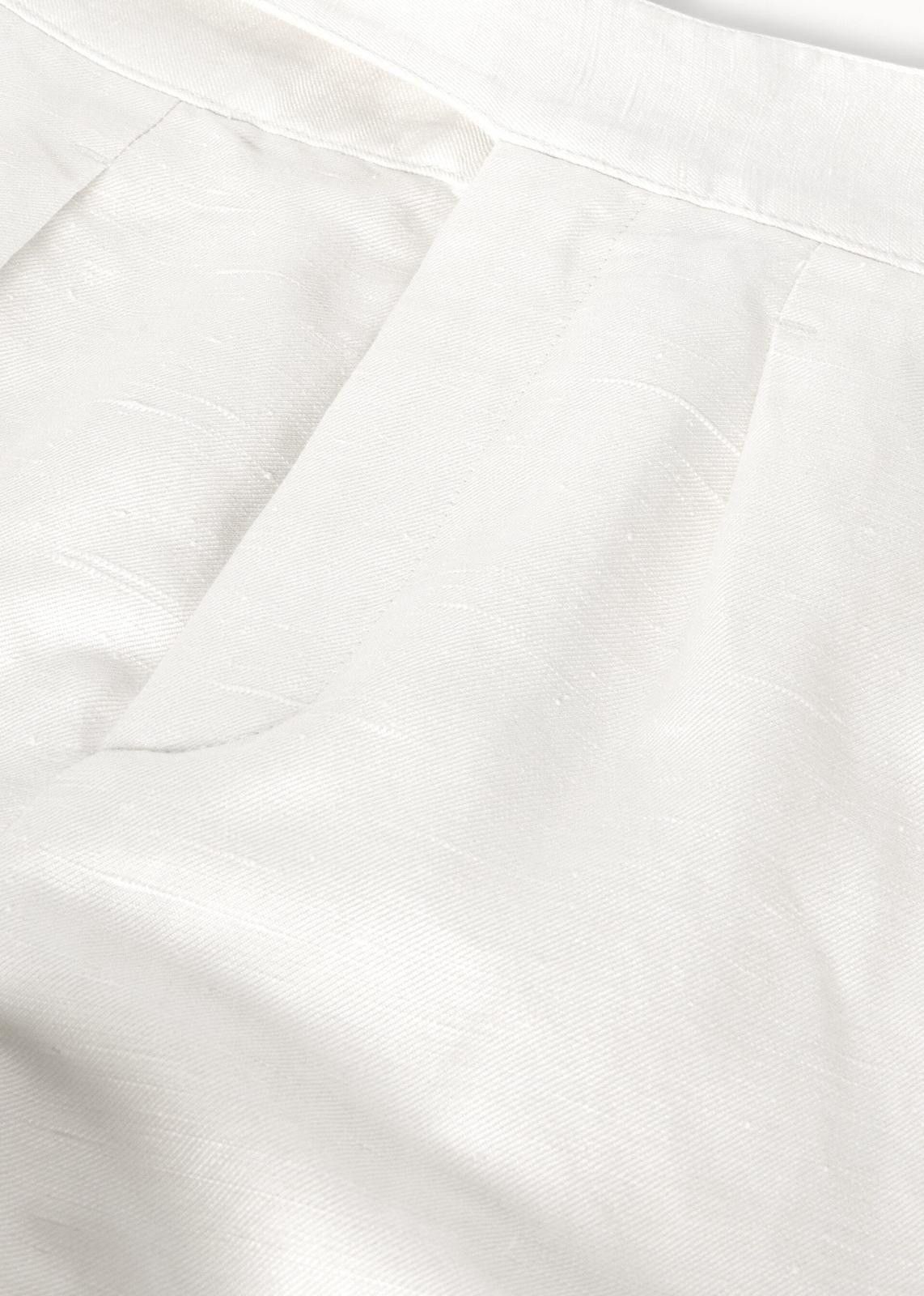 o1srvl11e0725 FAN7231 Linen & Silk Bermuda Short in White