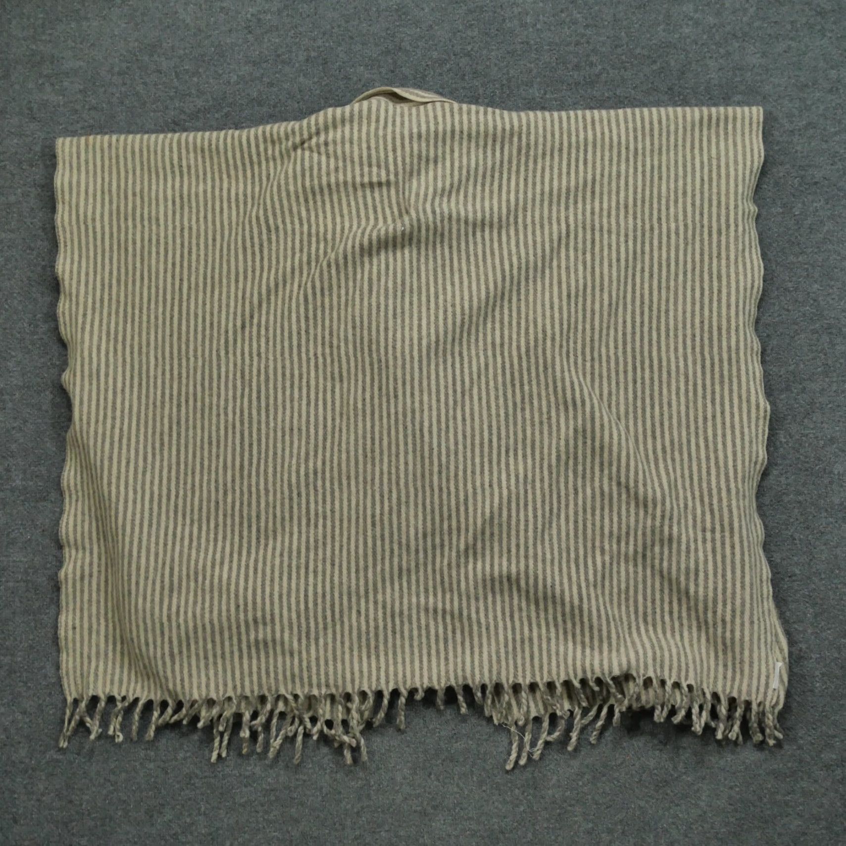 Vintage Artesanias Poncho Womens Adult Grey Tan Built In Scarf Wool Made In Mexico FR Size ONE SIZE - 7 Thumbnail