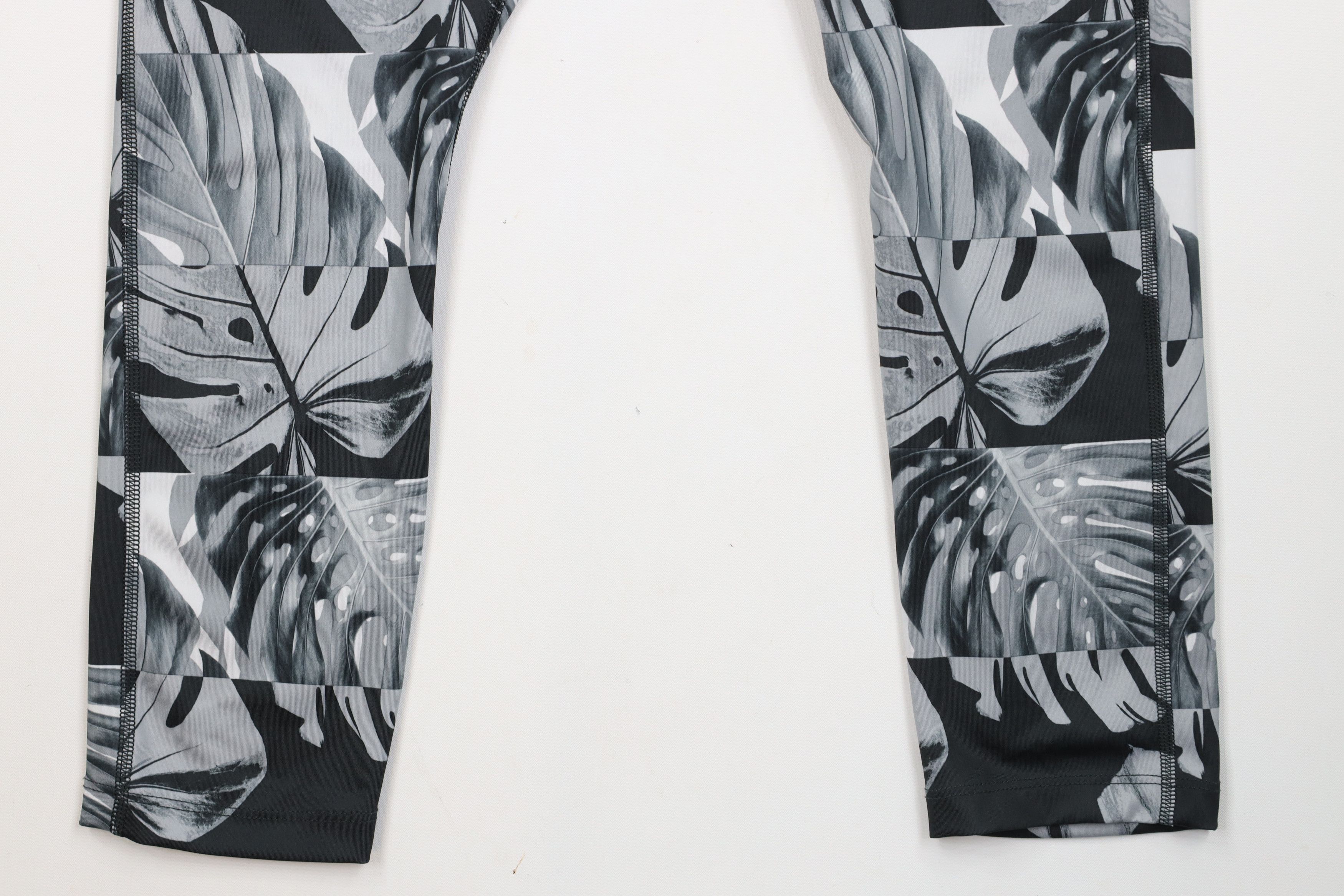 Nike Nike Runway Graphic Leaf Cropped Gym Training Running Tights Size 26" / US 2 / IT 38 - 4 Thumbnail