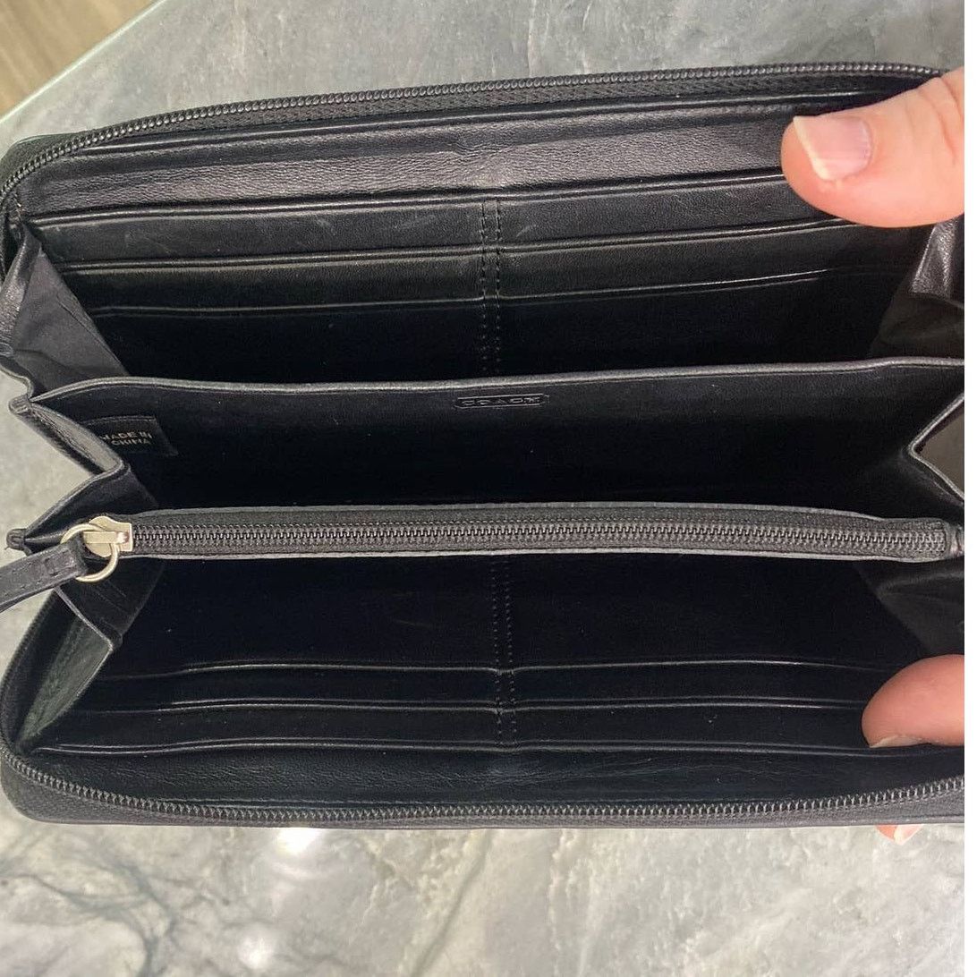 Coach EUC COACH LONG BLACK SIGNATURE WALLET Size ONE SIZE - 18 Thumbnail